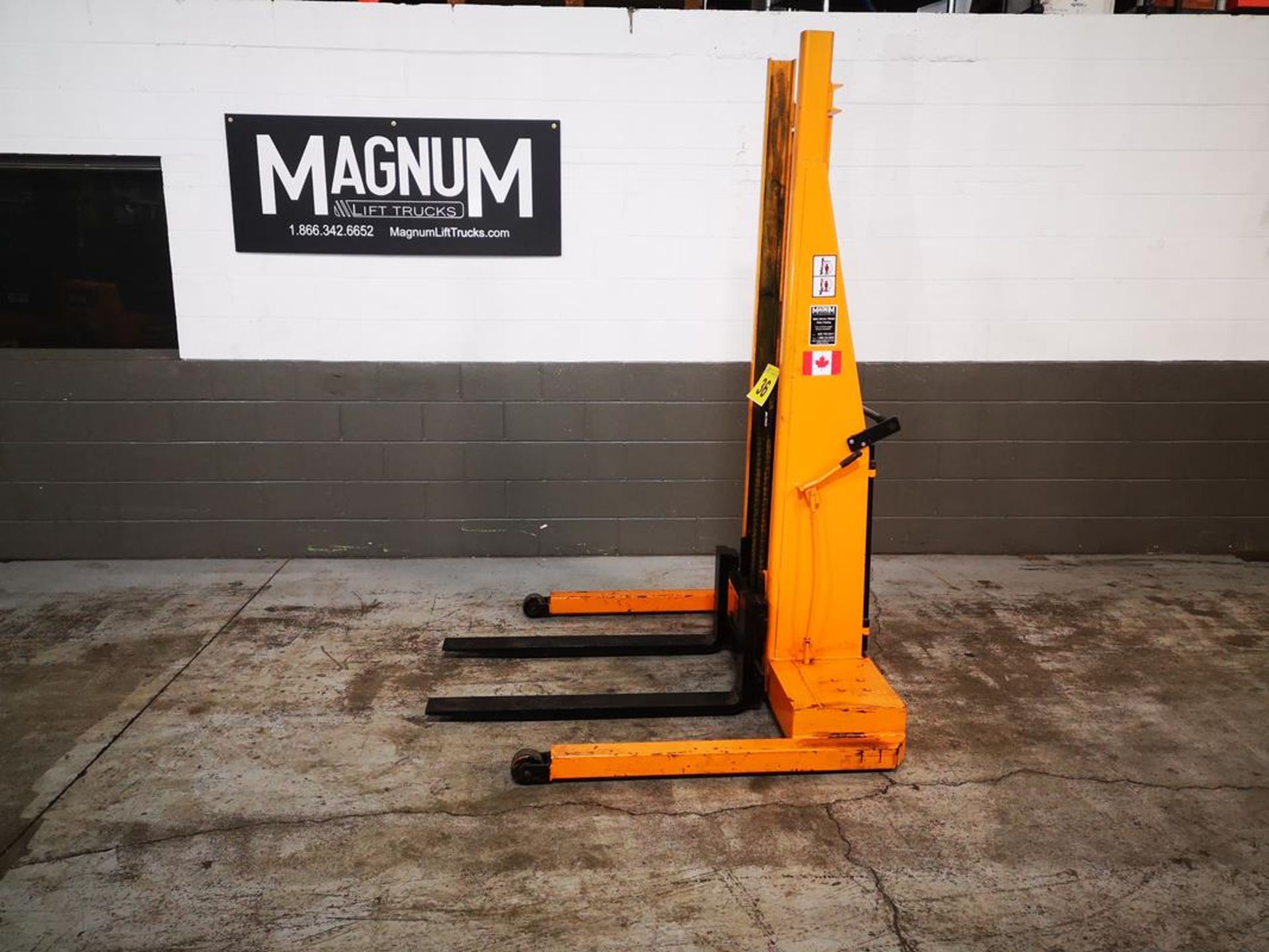 LIFT-RITE, L68, 2000 LBS., BATTERY POWERED, PALLET STACKER - Image 4 of 6