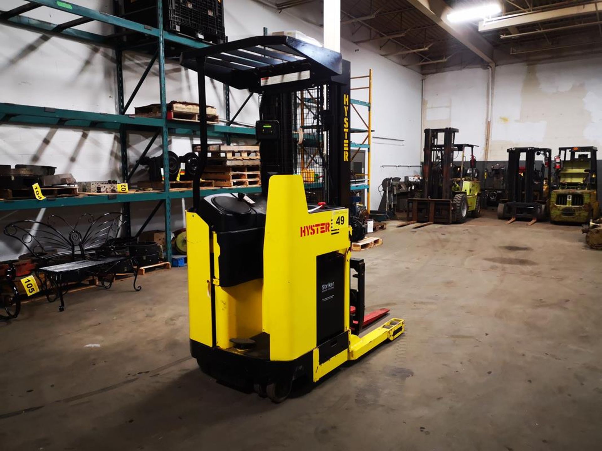 HYSTER, N40XMR2, 3750 LBS., BATTERY POWERED REACH TRUCK, 3 STAGE MAST, 212" MAX LIFT, 42" FORKS, - Image 2 of 13