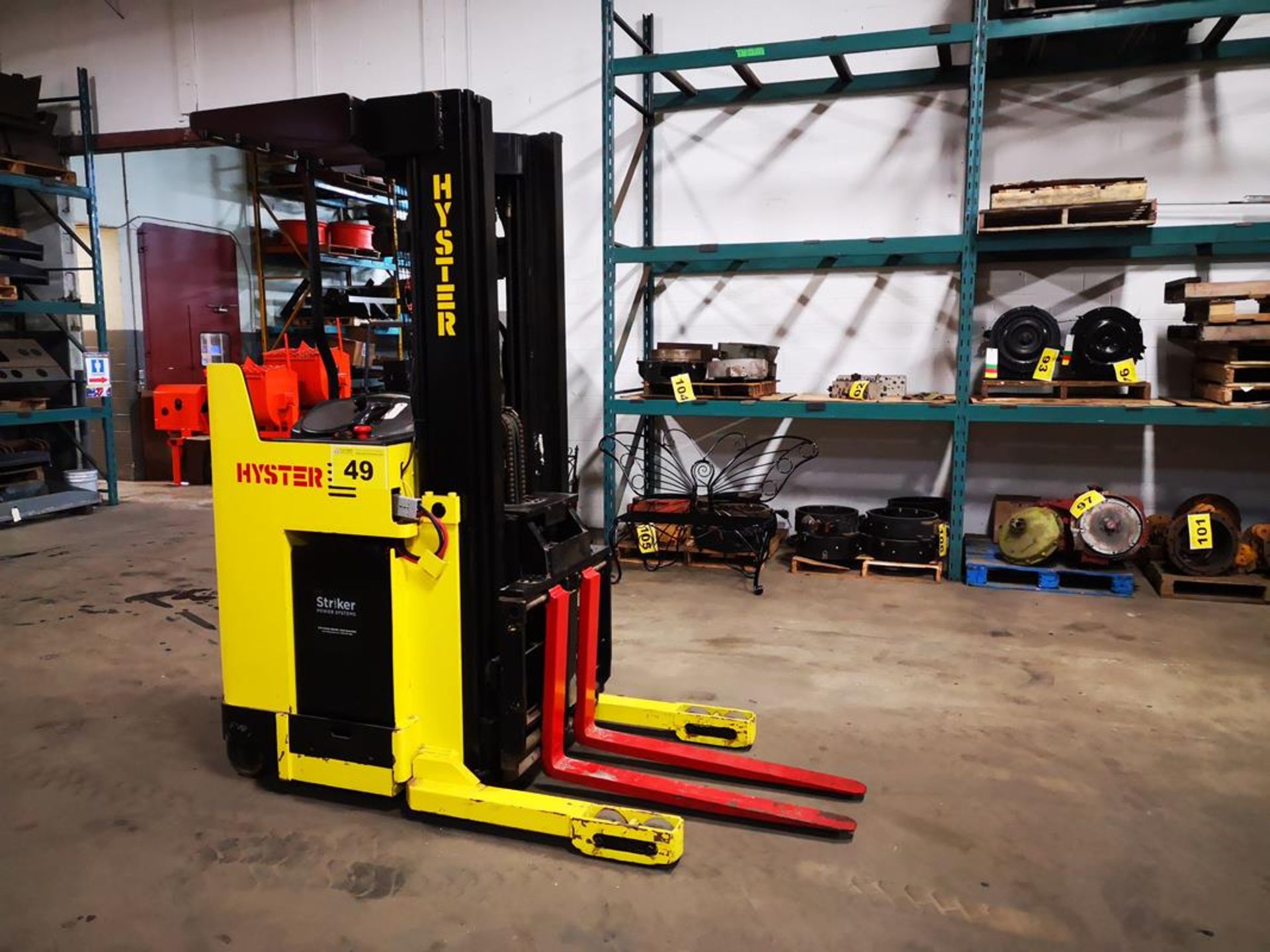 HYSTER, N40XMR2, 3750 LBS., BATTERY POWERED REACH TRUCK, 3 STAGE MAST, 212" MAX LIFT, 42" FORKS,