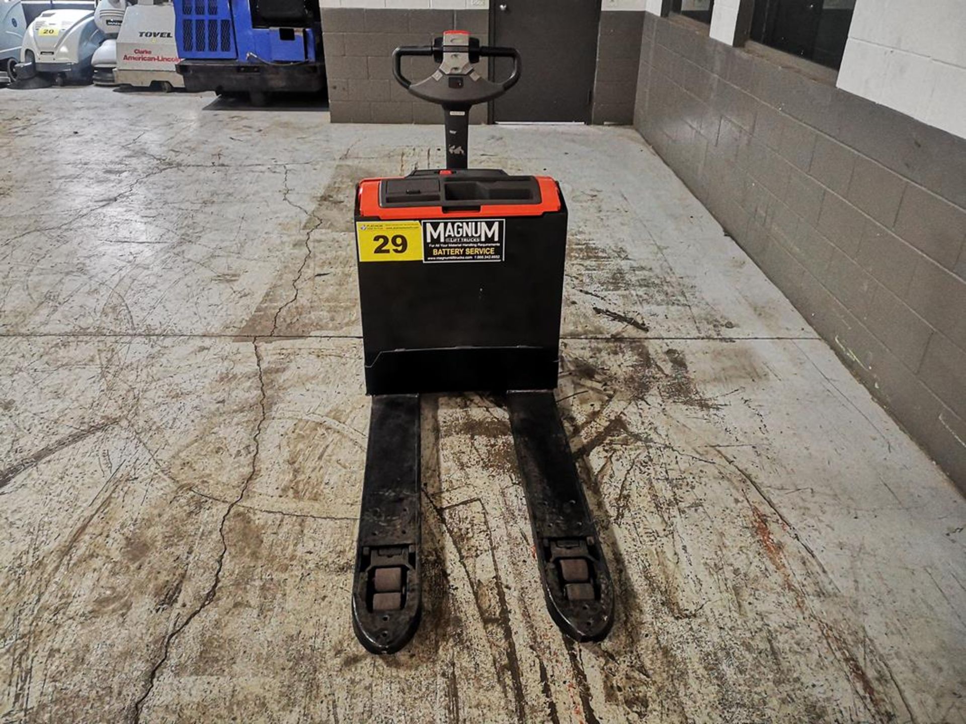 BT LEVIO PRODUCTS, LWE200, 4400 LBS, BATTERY POWERED PALLET TRUCK, SOLID CUSHION TIRES, 27" W X - Image 3 of 10