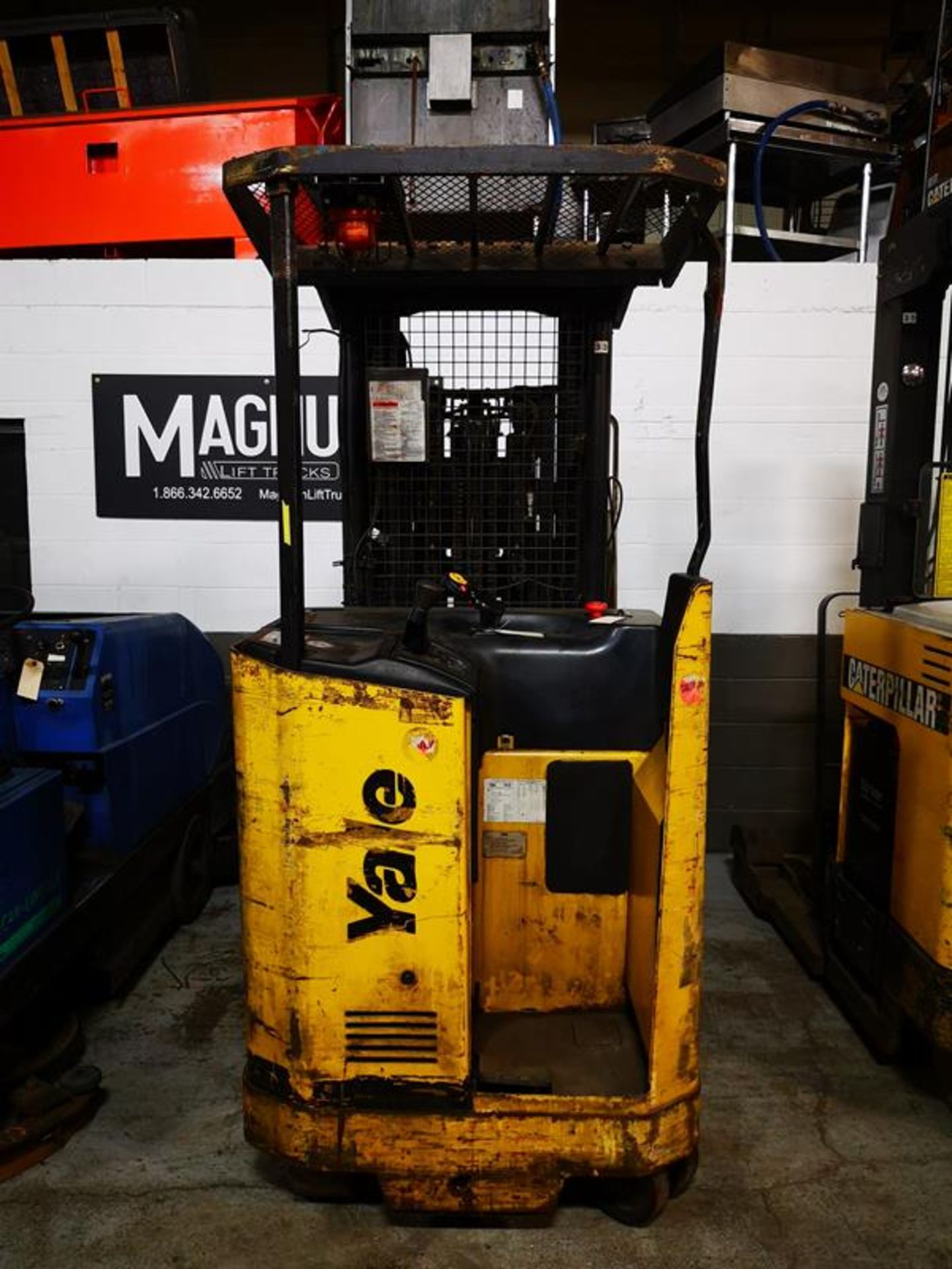 YALE, NR035AENL36TE089, 3500 LBS., BATTERY POWERED REACH TRUCK - Image 2 of 7