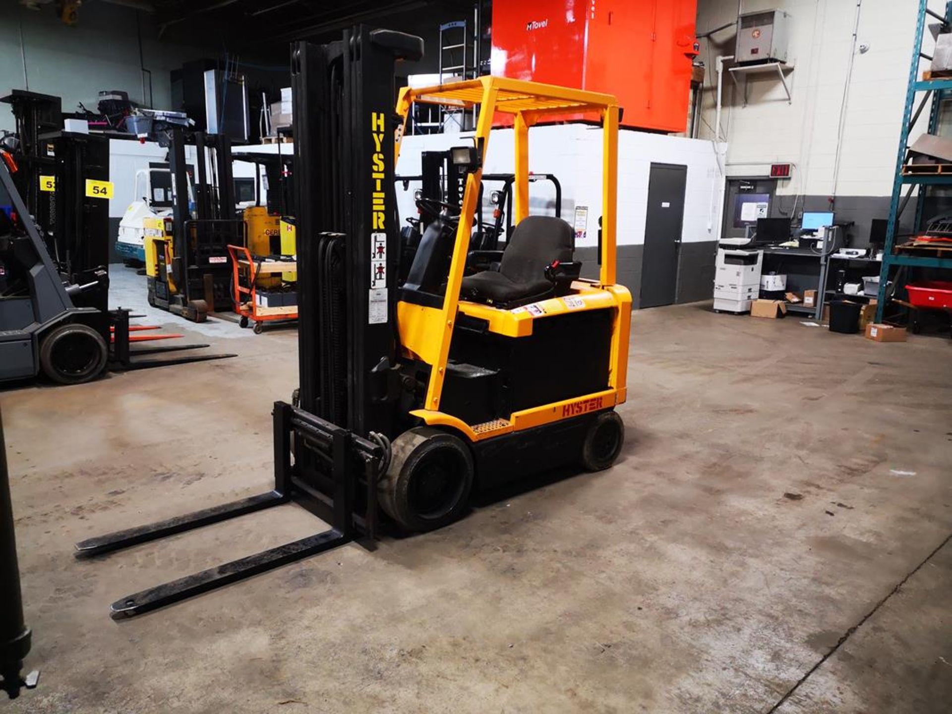 HYSTER, E60XM2-33, 3500 LBS, FORKLIFT, 3 STAGE MAST, 211" MAX LIFT, SIDE SHIFT, CARTON CLAMP - Image 5 of 10