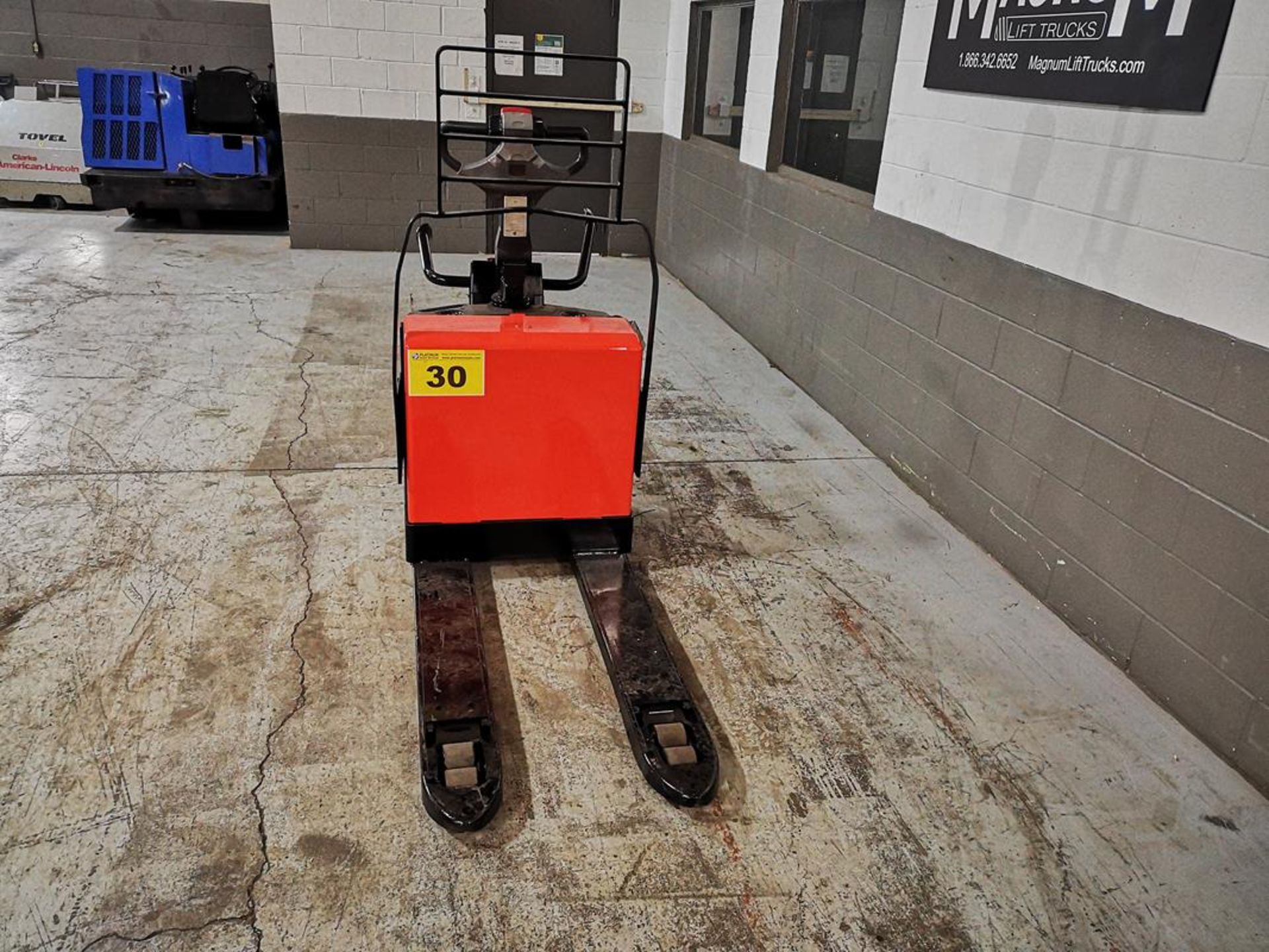 BT LEVIO PRODUCTS, LWE200, 4400 LBS, BATTERY POWERED PALLET TRUCK, SOLID CUSHION TIRES, 27" W X - Image 8 of 10