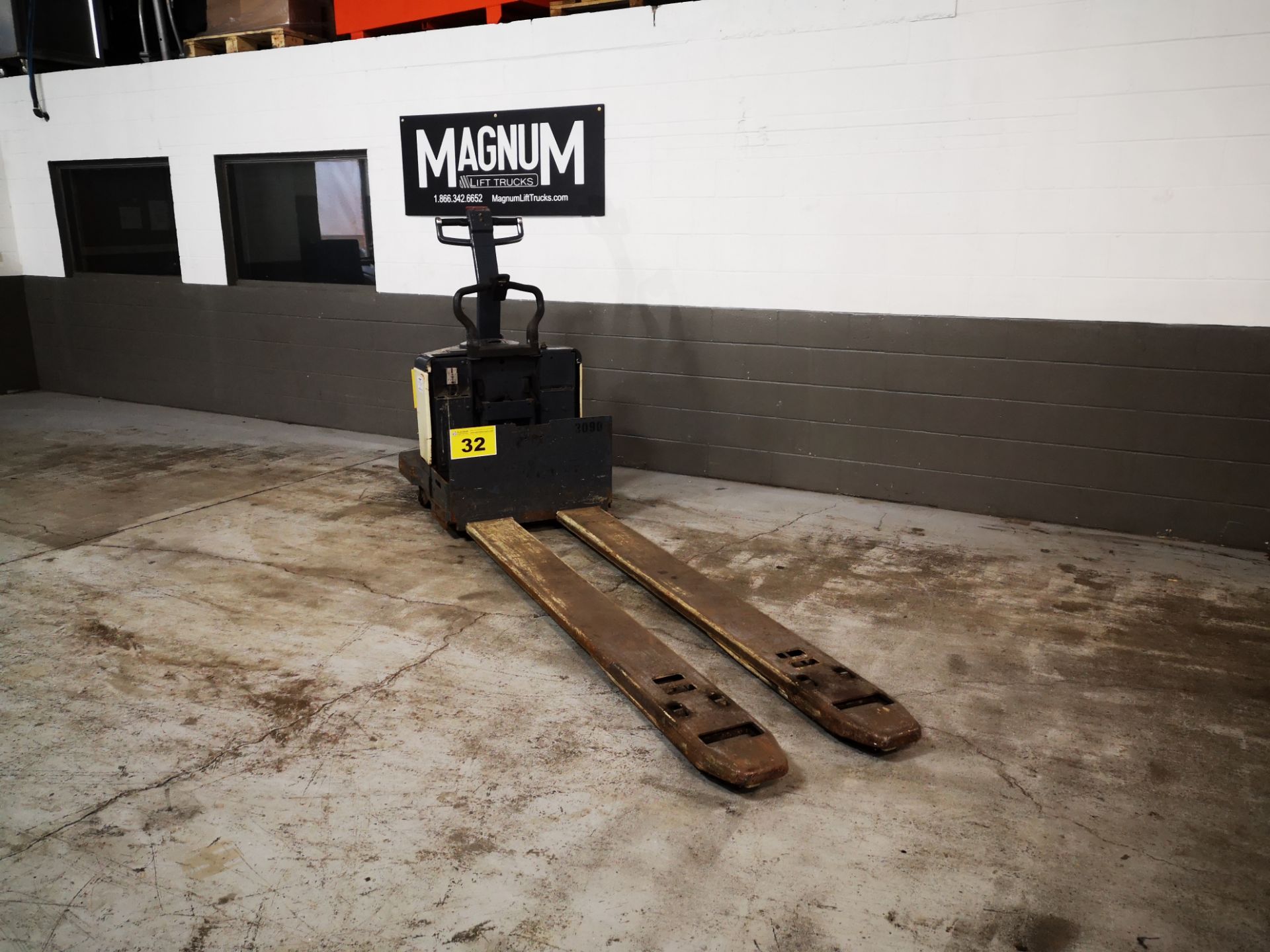CROWN, PE3520-60, 6000 LBS., BATTERY POWERED PALLET TRUCK, SOLID CUSHION TIRES, 28" W X 96" L FORKS,