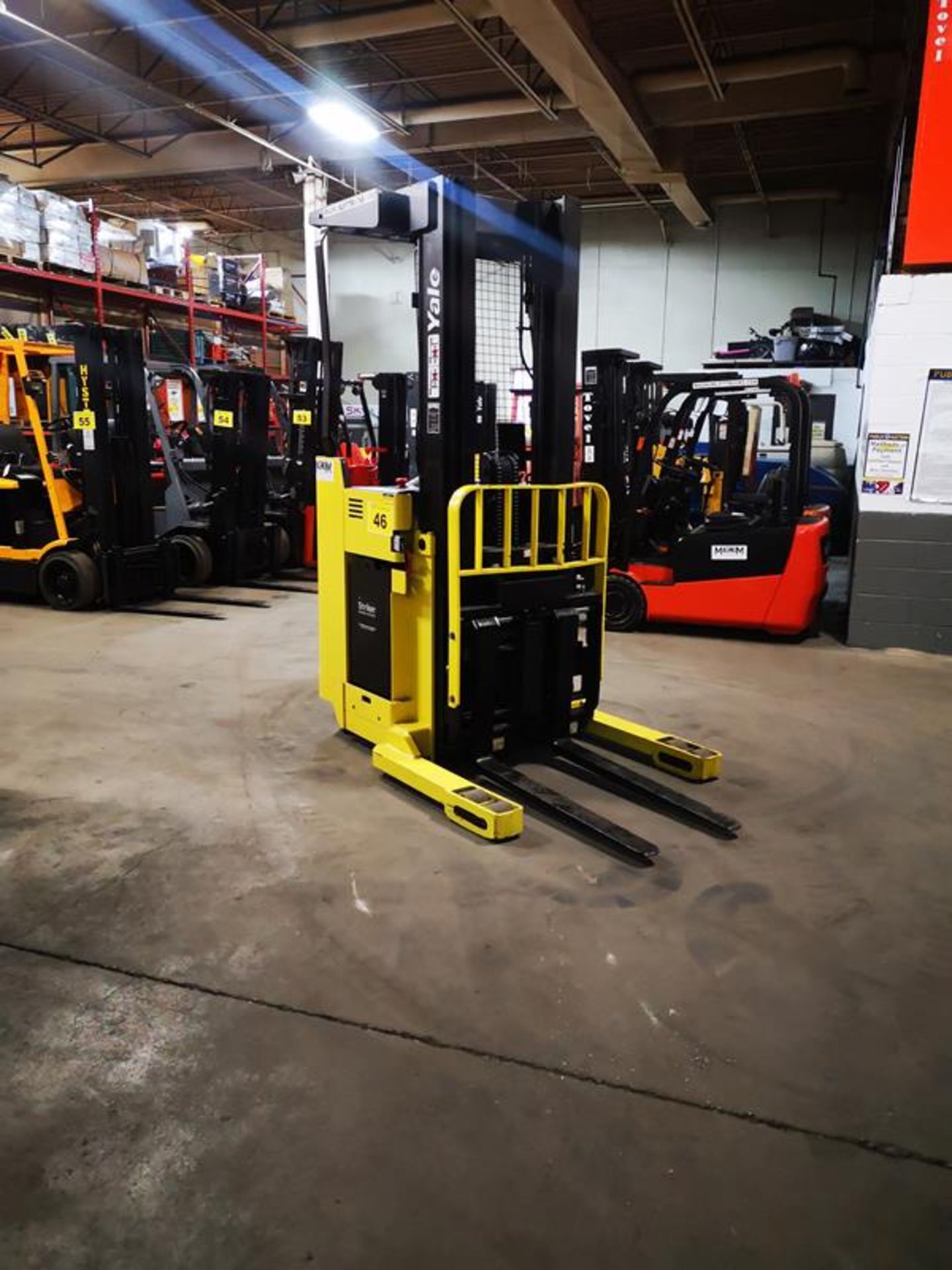 YALE, NR045ADNL36TE101, 4000 LBS., BATTERY POWERED REACH LIFT - Image 2 of 9