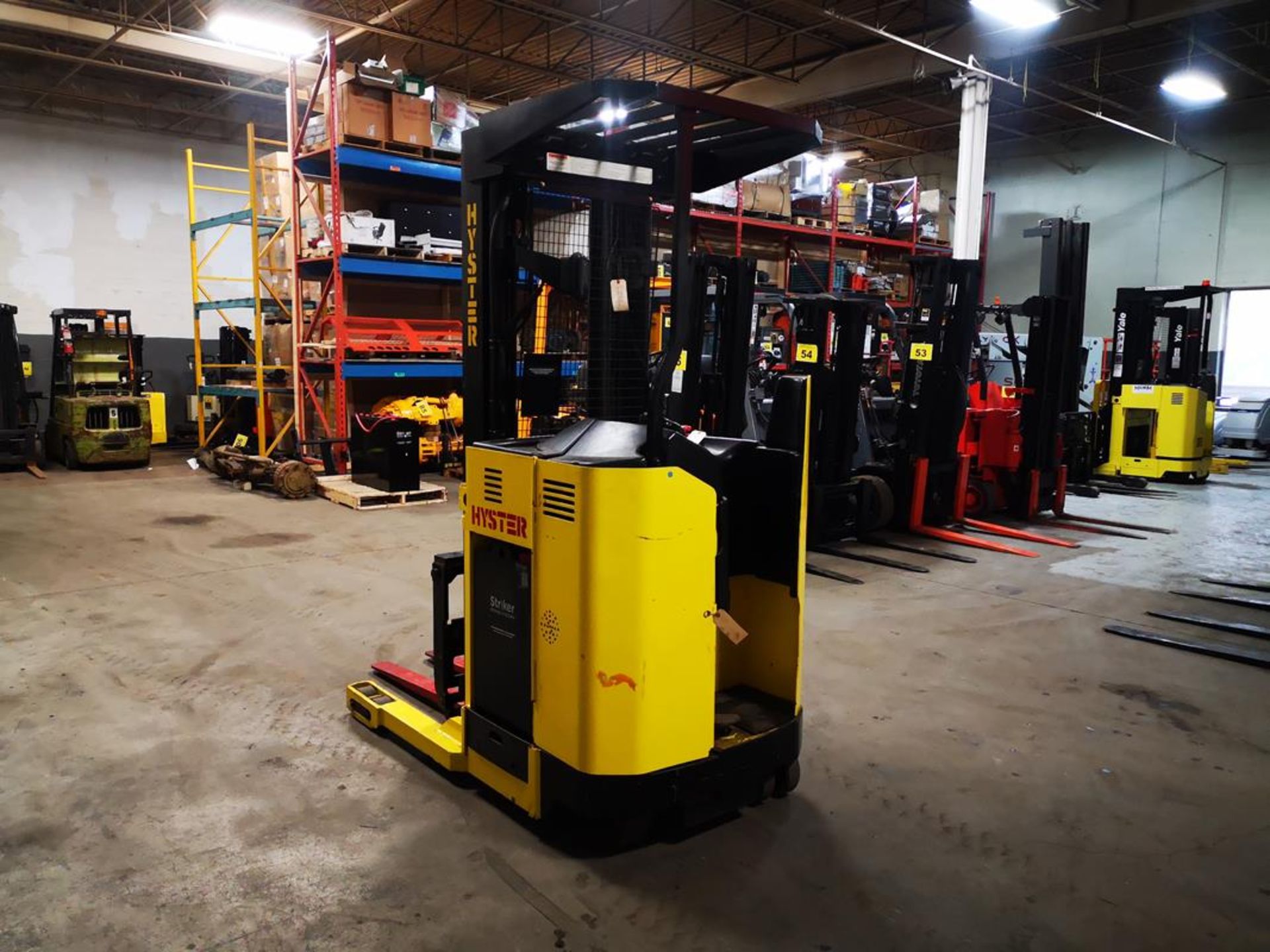 HYSTER, N40XMR2, 3750 LBS., BATTERY POWERED REACH TRUCK, 3 STAGE MAST, 212" MAX LIFT, 42" FORKS, - Image 5 of 13