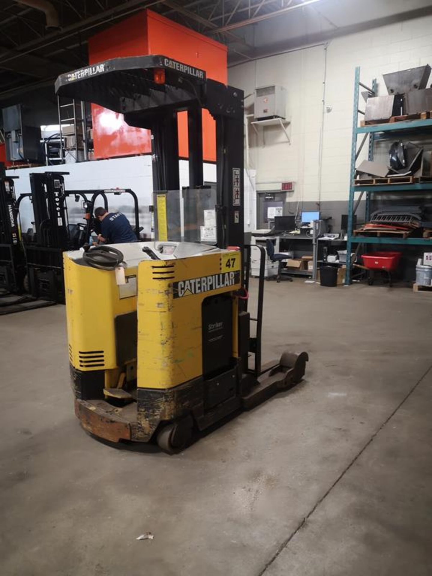 CATERPILLAR, NRR40, 4000 LBS., BATTERY POWERED, REACH TRUCK - Image 2 of 11