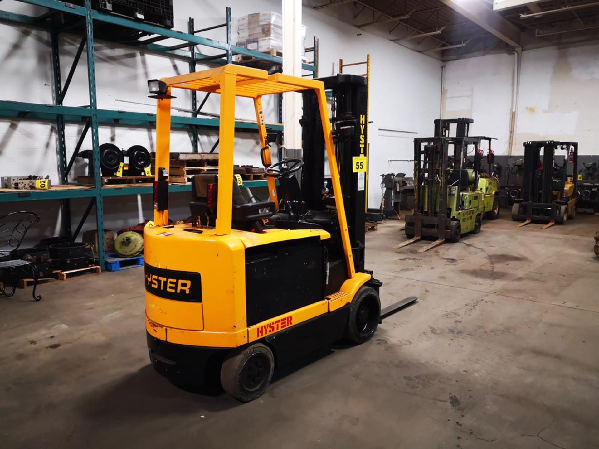 HYSTER, E60XM2-33, 3500 LBS, FORKLIFT, 3 STAGE MAST, 211" MAX LIFT, SIDE SHIFT, CARTON CLAMP - Image 2 of 10