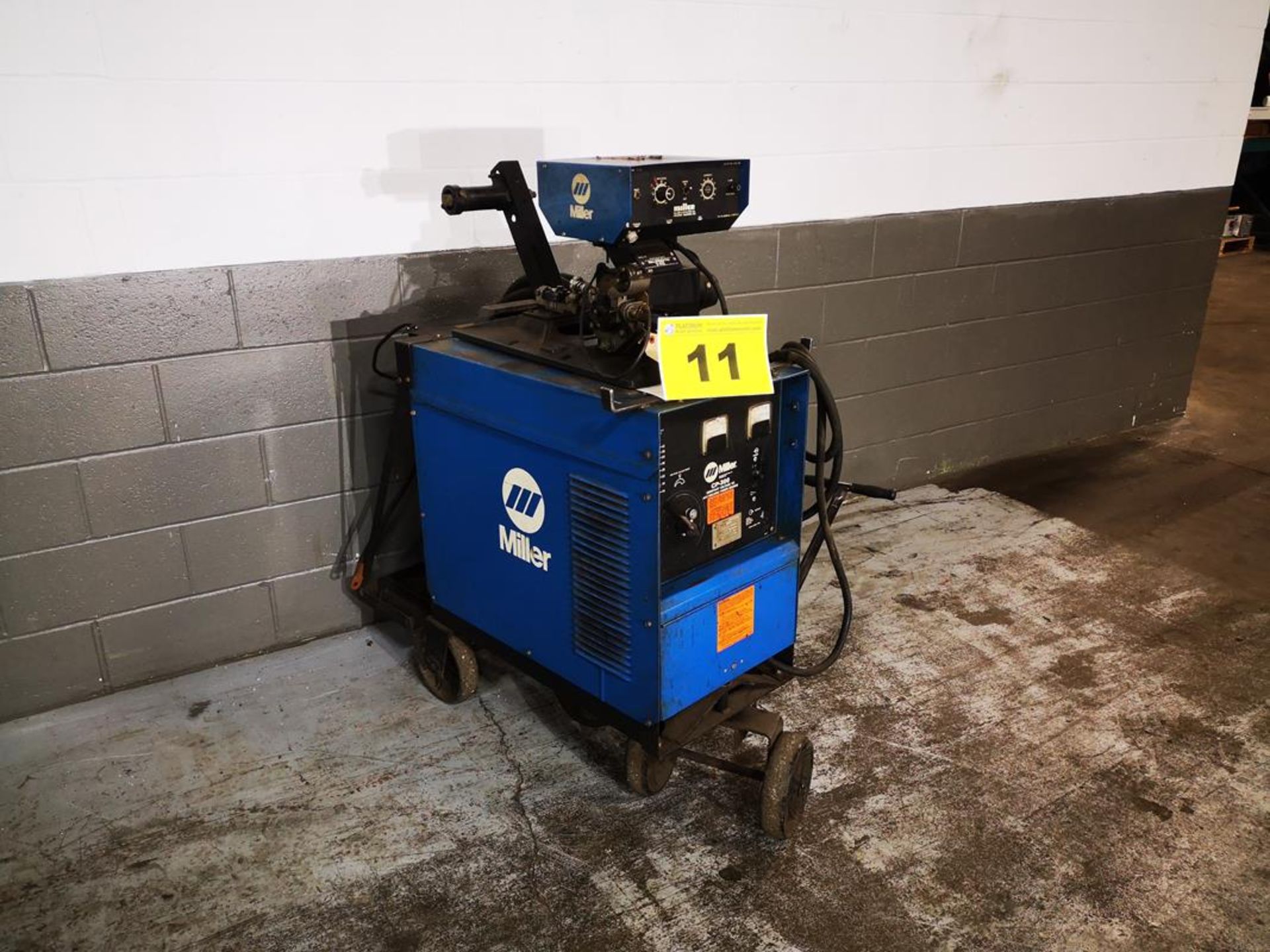 MILLER, CP300, 300AMP, MIG WELDER, CONSTANT VOLTAGE DC ARC WELDING POWER SOURCE, MILLER MATIC S-52E,