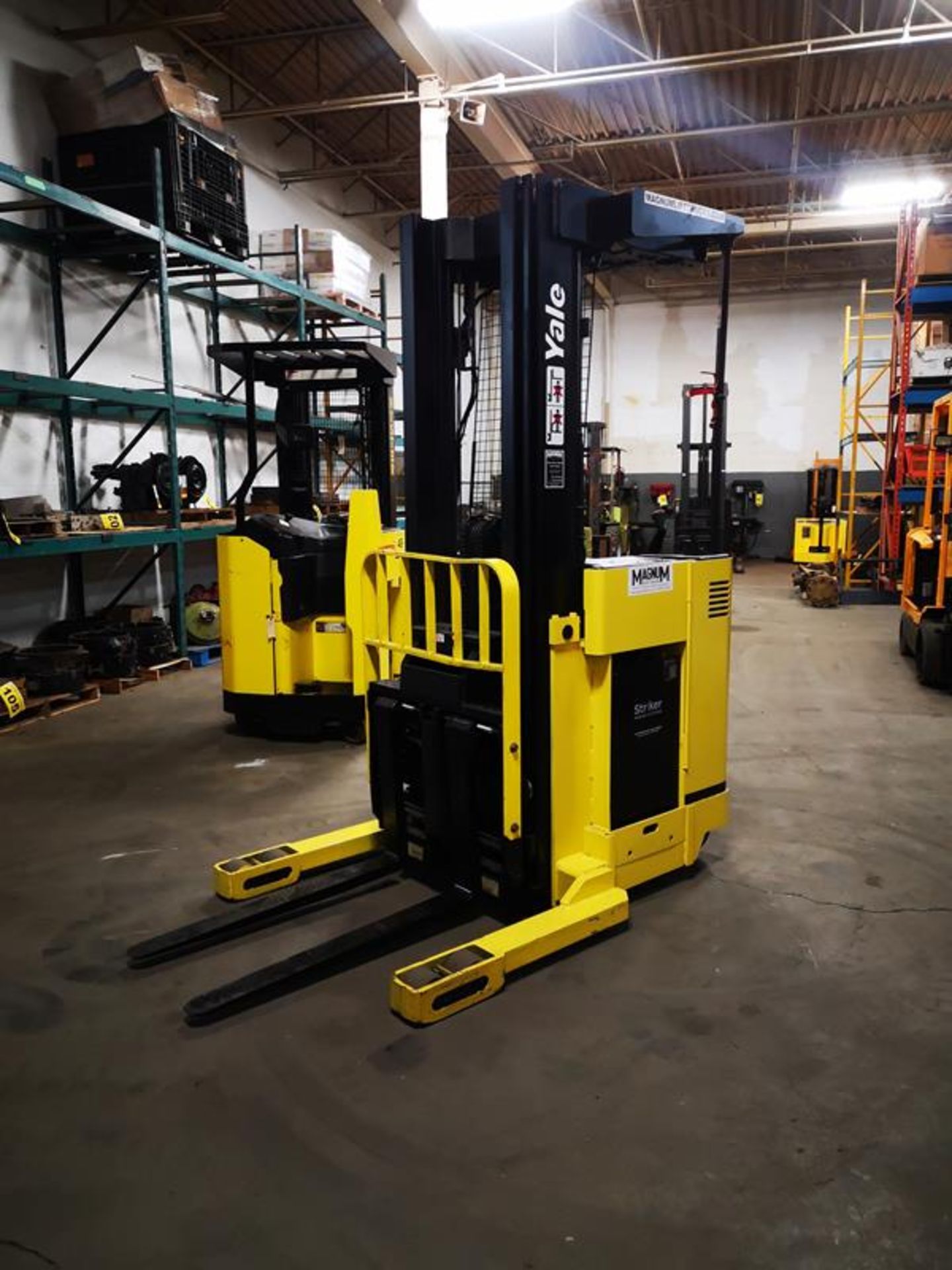 YALE, NR045ADNL36TE101, 4000 LBS., BATTERY POWERED REACH LIFT - Image 4 of 9