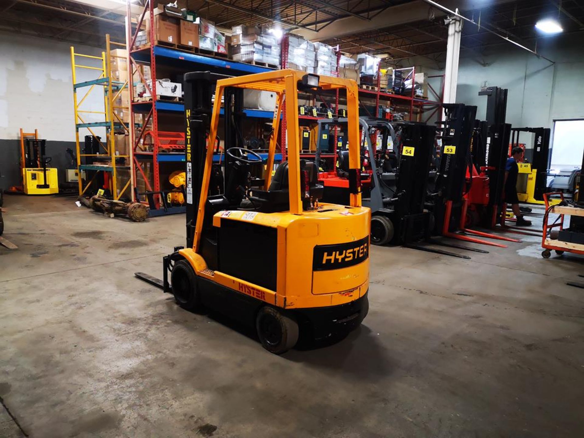 HYSTER, E60XM2-33, 3500 LBS, FORKLIFT, 3 STAGE MAST, 211" MAX LIFT, SIDE SHIFT, CARTON CLAMP - Image 4 of 10