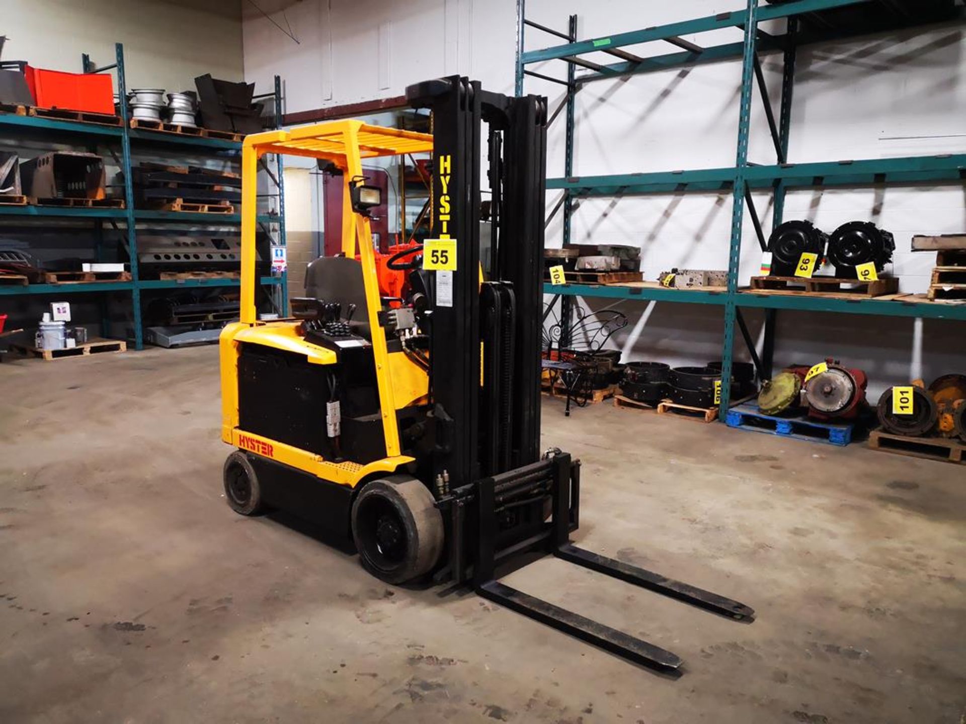 HYSTER, E60XM2-33, 3500 LBS, FORKLIFT, 3 STAGE MAST, 211" MAX LIFT, SIDE SHIFT, CARTON CLAMP