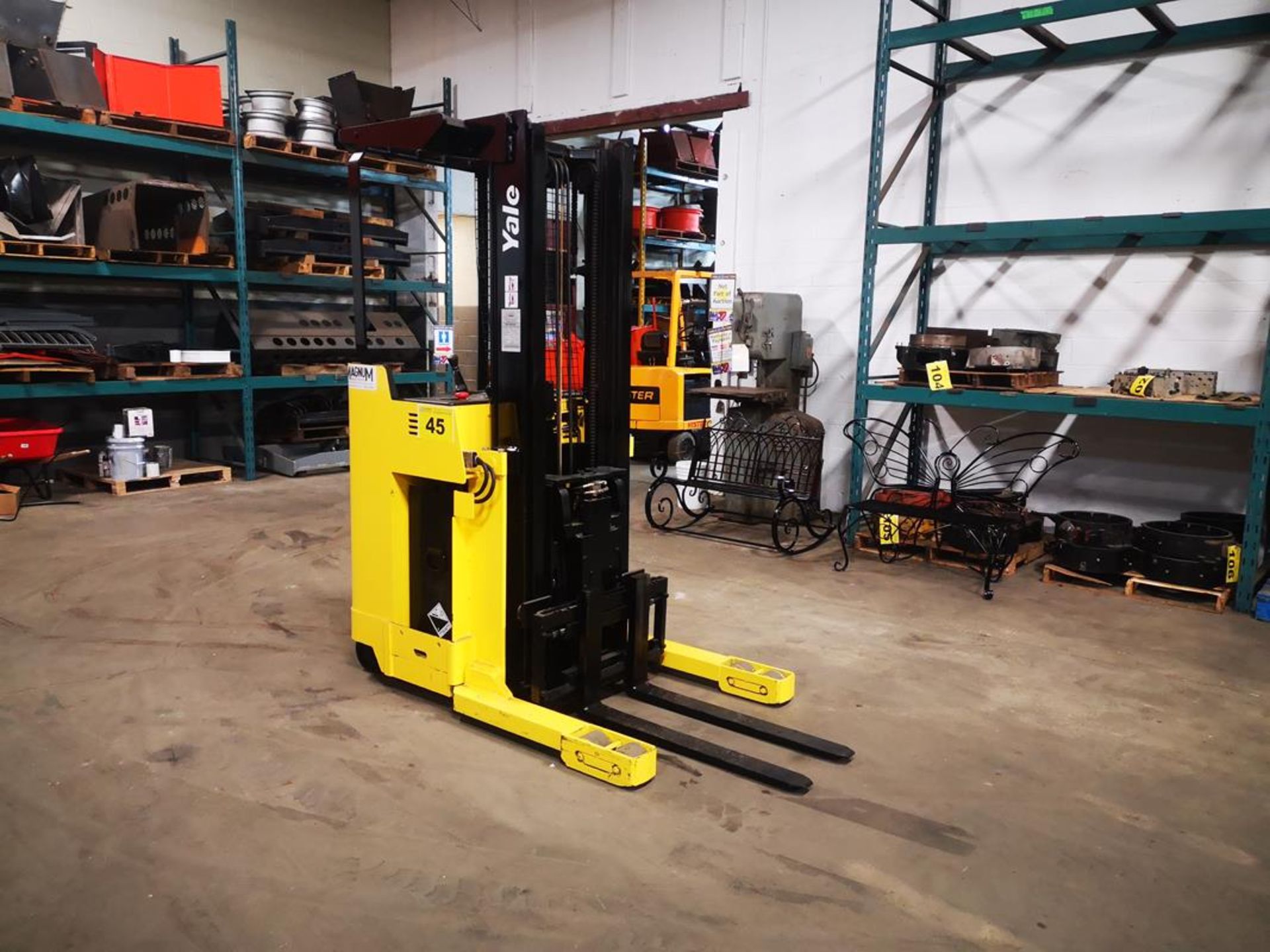 YALE, NR035AENM24TV096, 3500 LBS., BATTERY POWERED, REACH LIFT TRUCK, - Image 3 of 12
