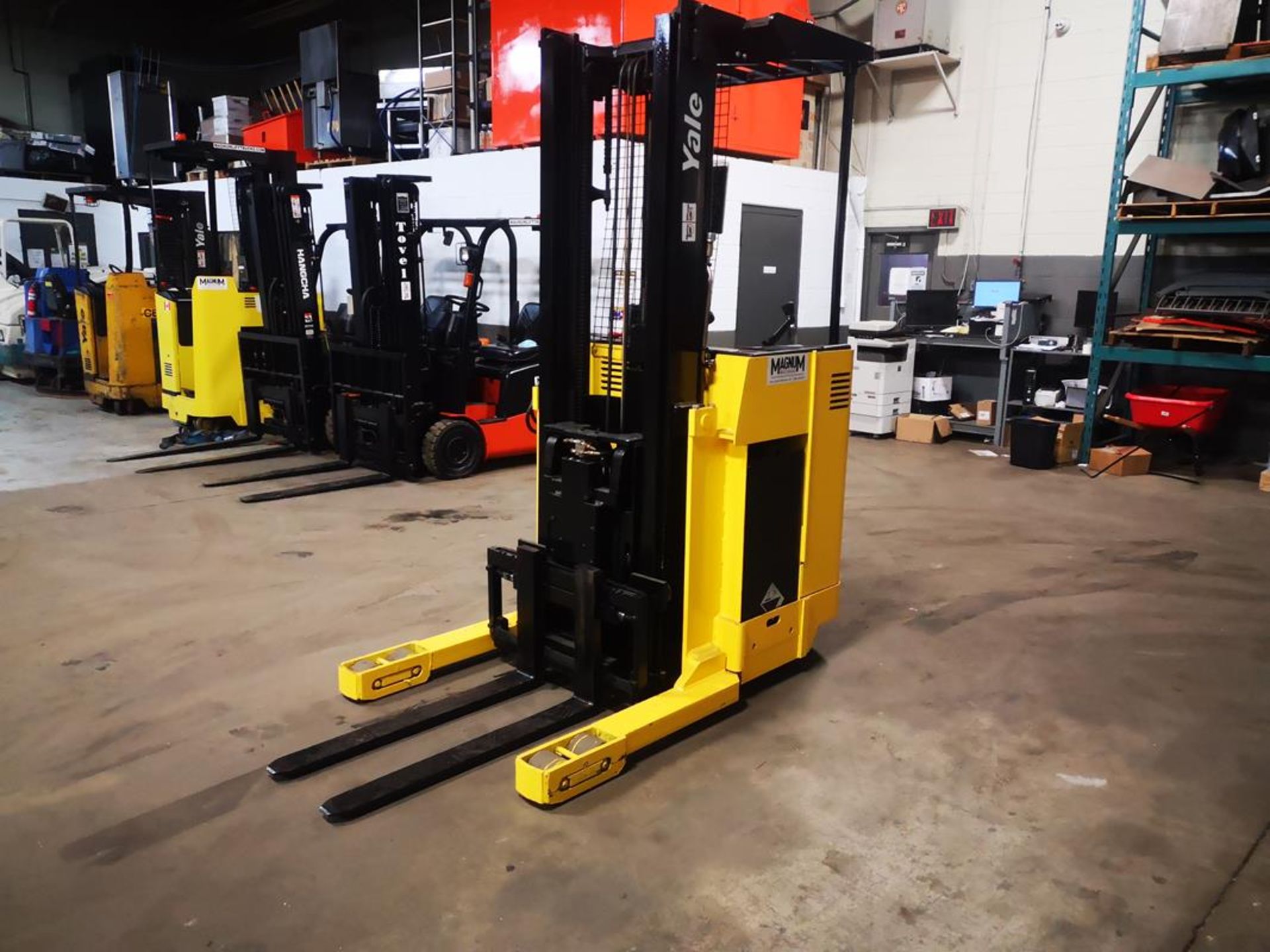 YALE, NR035AENM24TV096, 3500 LBS., BATTERY POWERED, REACH LIFT TRUCK, - Image 7 of 12
