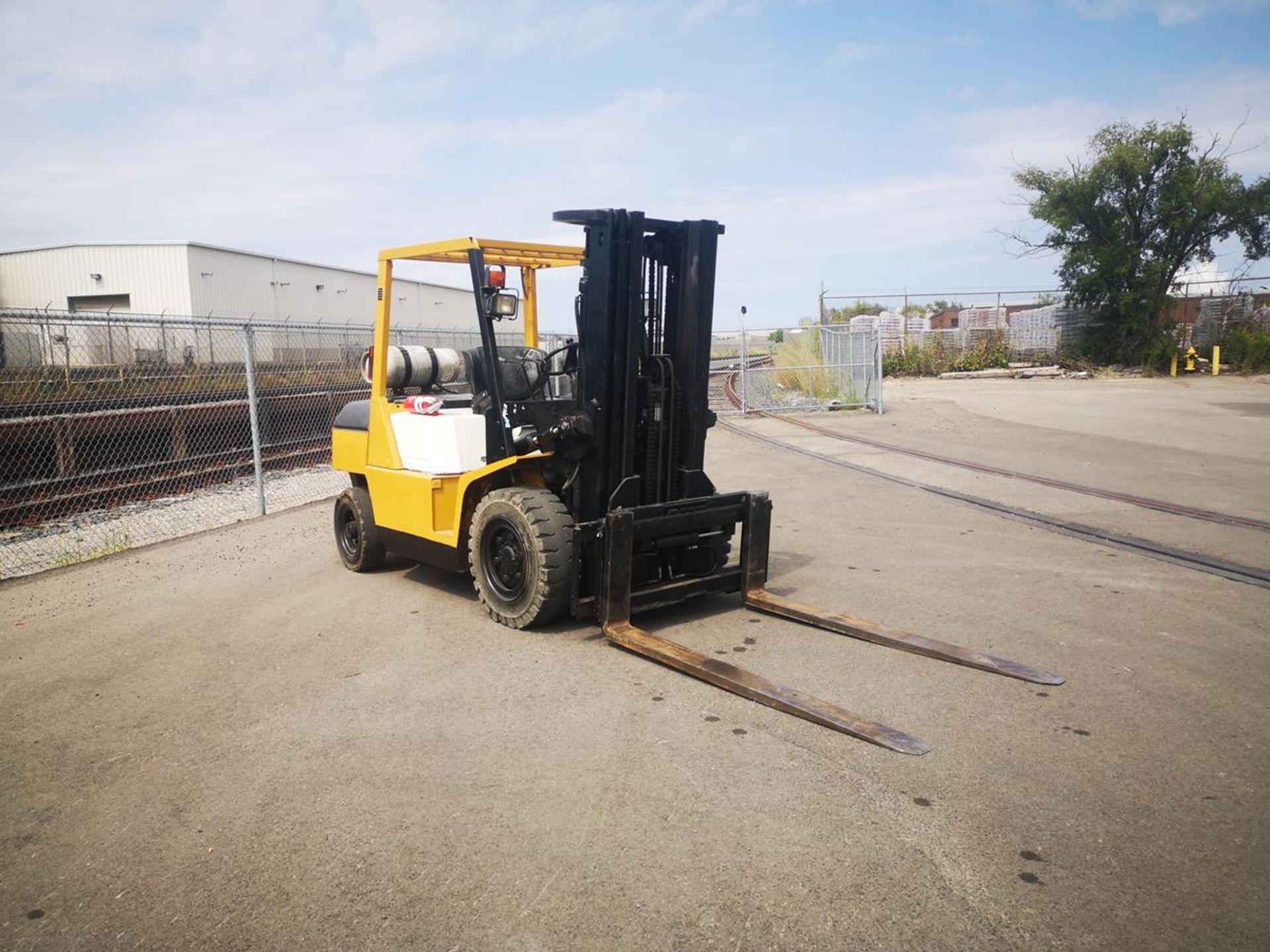 TCM, FG40N7T/DD, 10,000 LBS, 3 STAGE, LPG FORKLIFT - Image 2 of 19