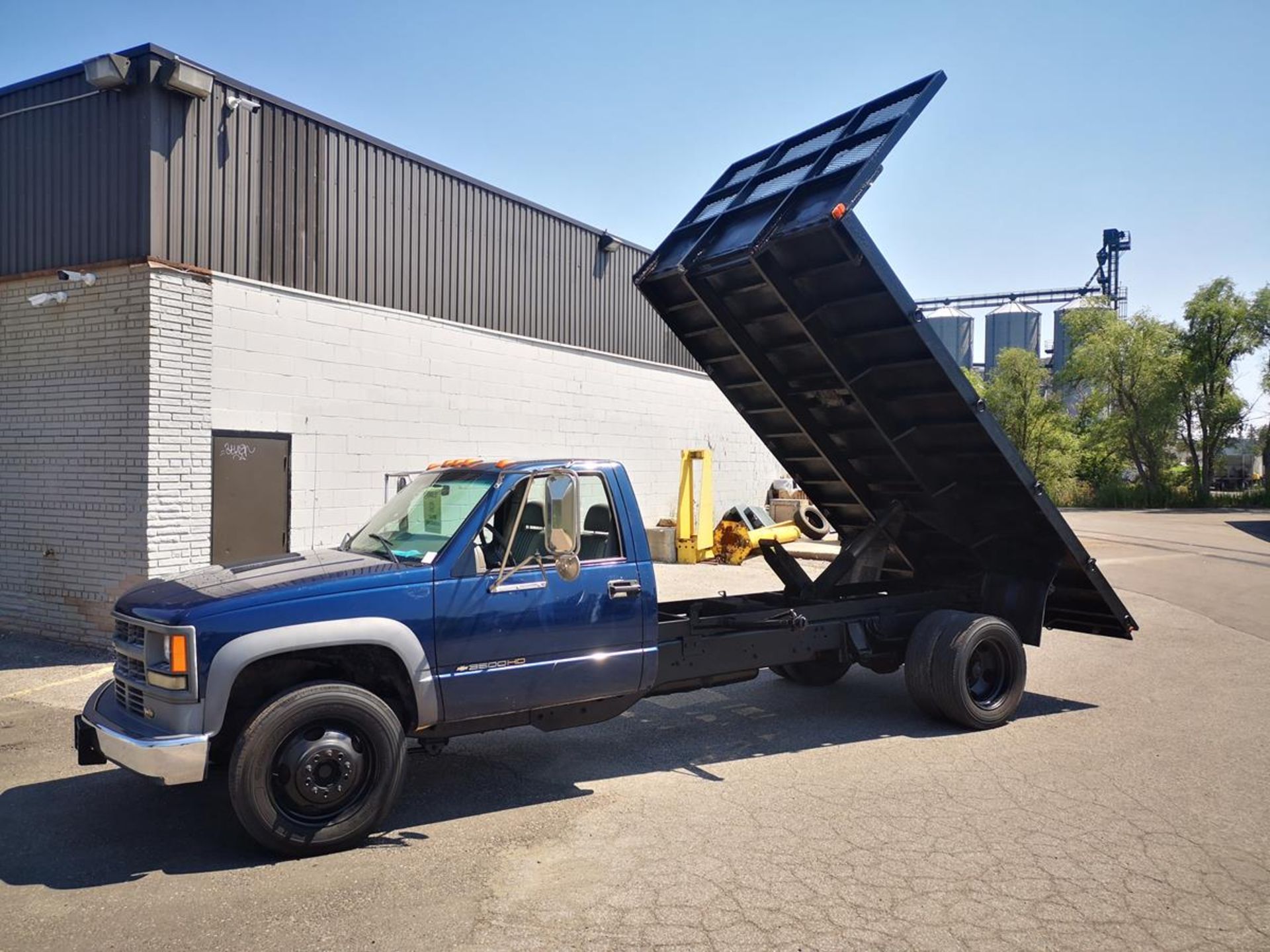 2000, CHEVROLET, C3500HD, 14', HYDRAULIC, TITLING DECK, FLATBED TRUCK - Image 9 of 19