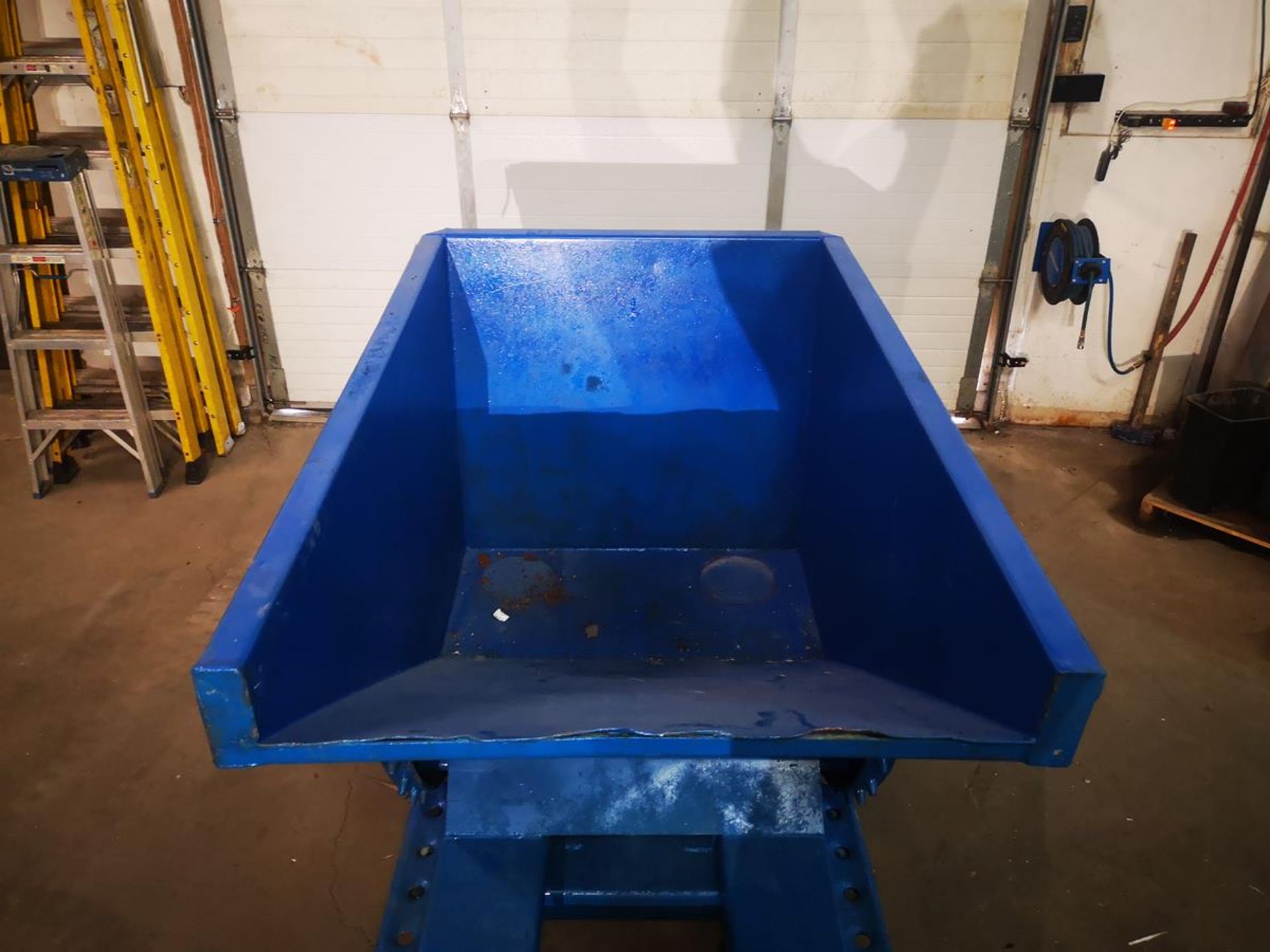 BLUE TIPSTER BIN - Image 3 of 4