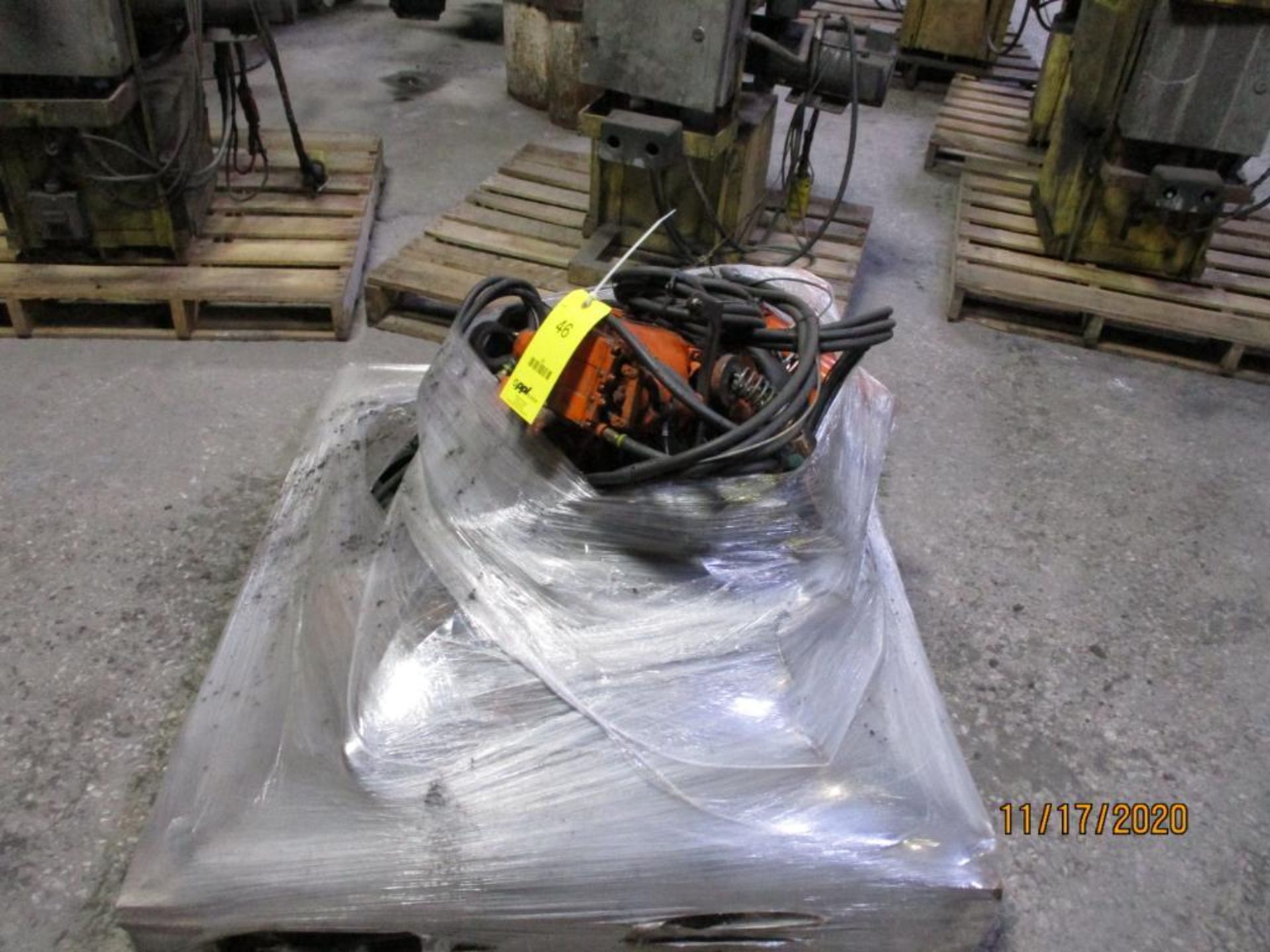 LOT: (5) 1/2 Ton Pneumatic Chain Hoists (LOCATED IN COLUMBIANA, AL)