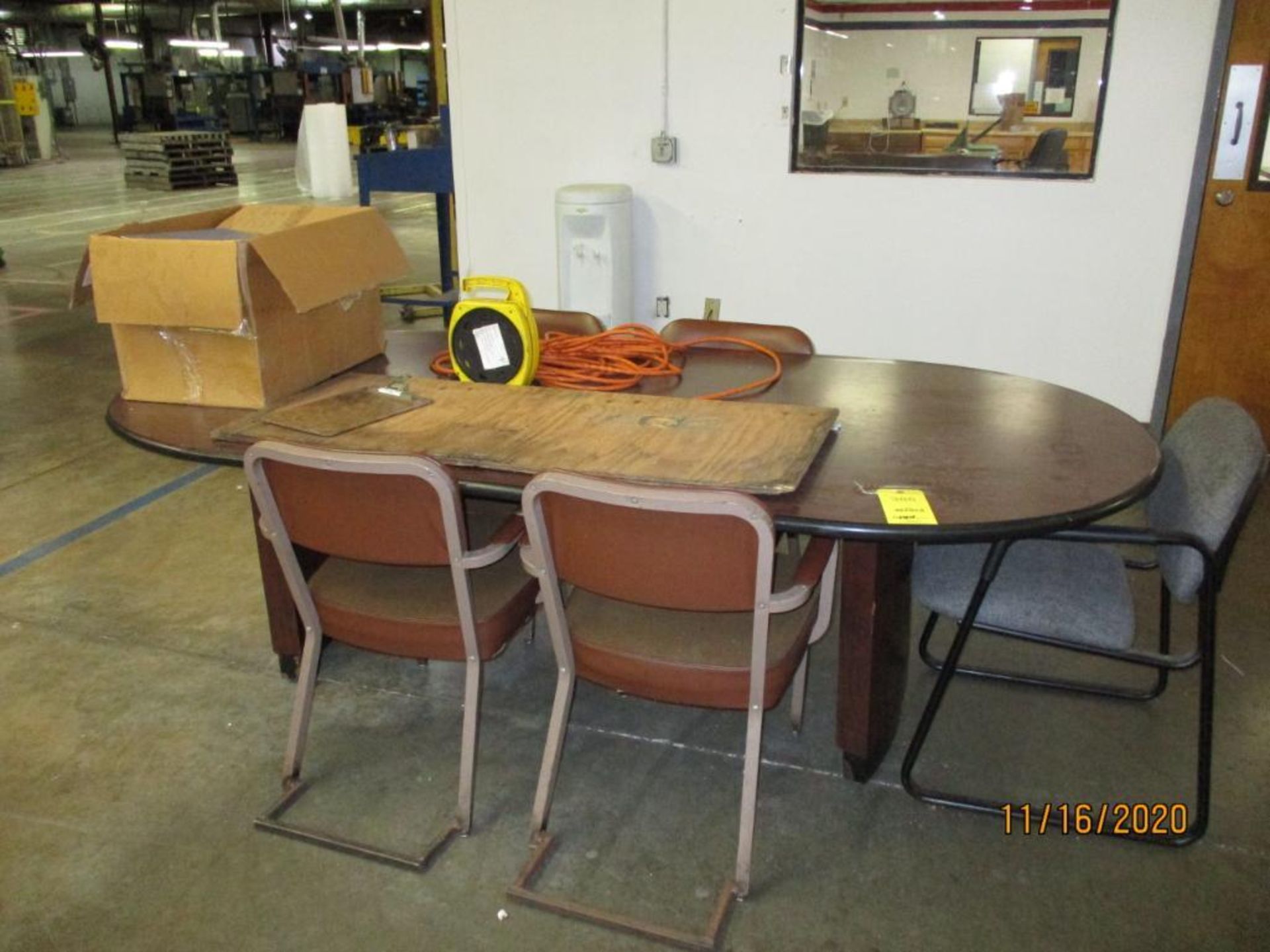 LOT: Conference Table with (5) Chairs (LOCATED IN BESSEMER, AL)