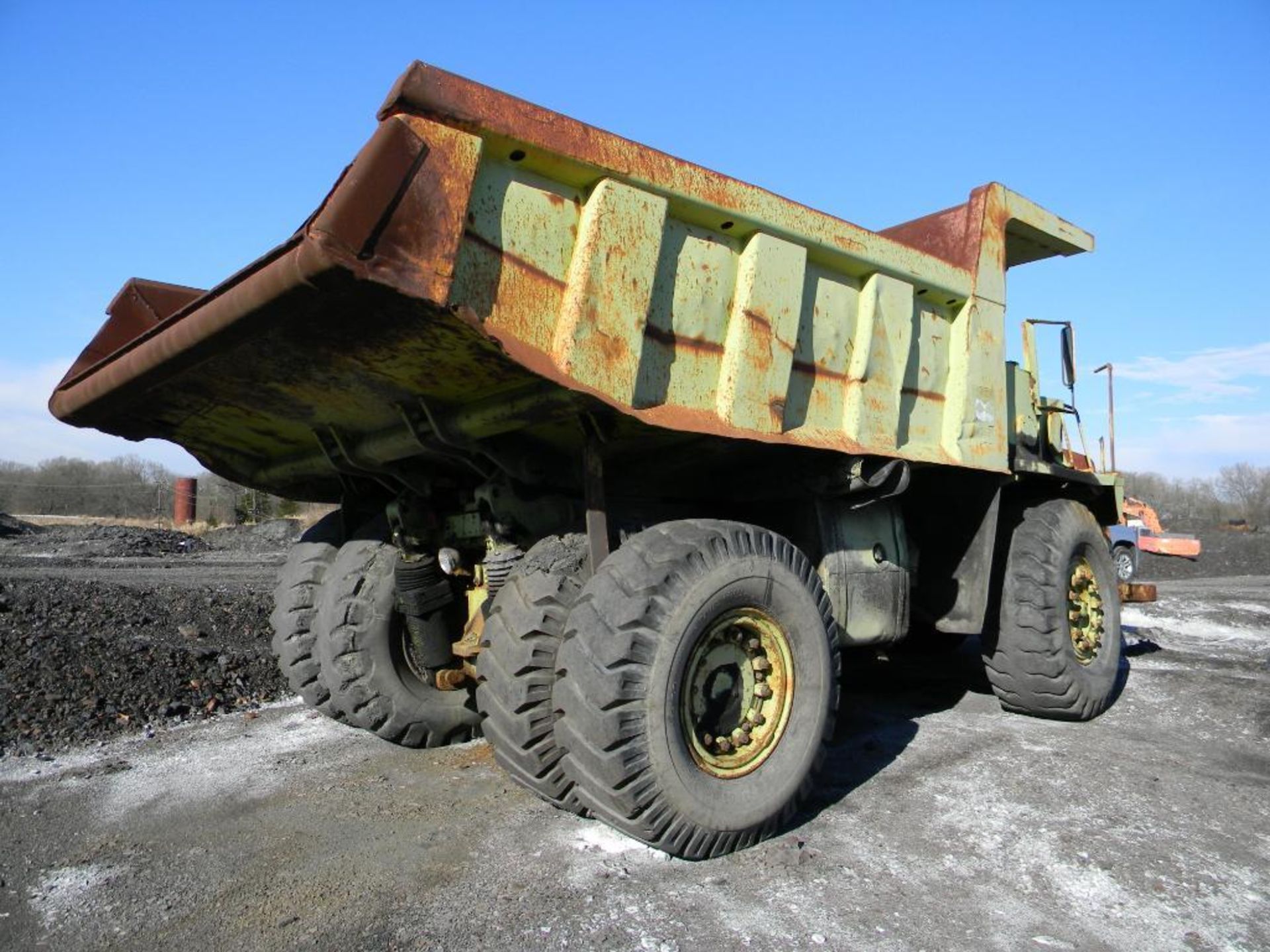 1981 Terex 3305B End Dump Truck w/ Detroit Diesel Power, Allison Transmission, 18.00 X 25 Tires - Image 3 of 4