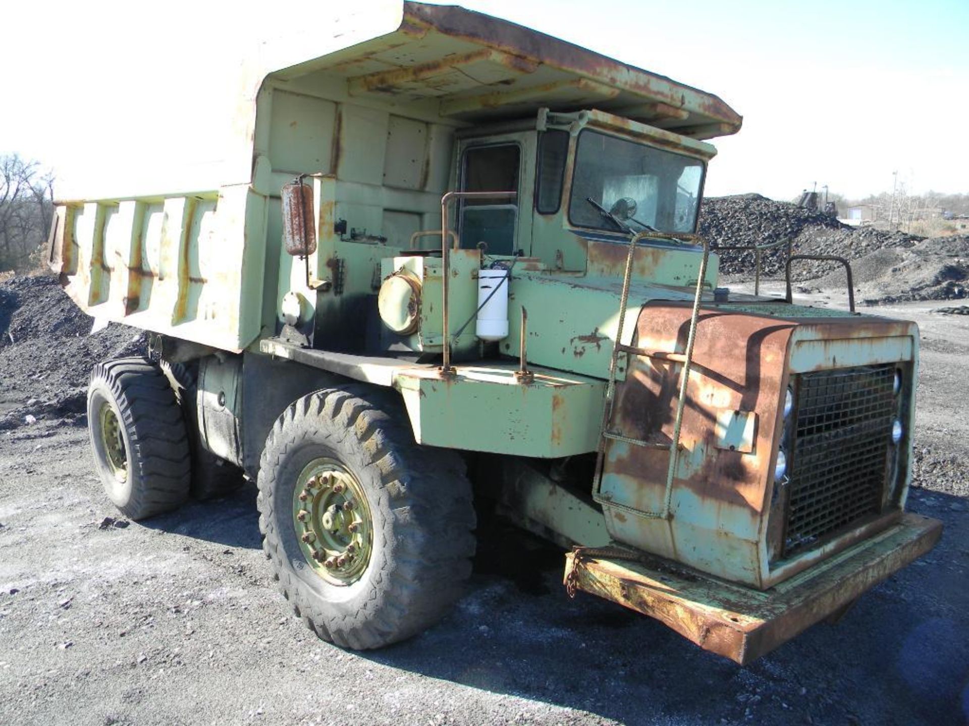 1981 Terex 3305B End Dump Truck w/ Detroit Diesel Power, Allison Transmission, 18.00 X 25 Tires - Image 2 of 4