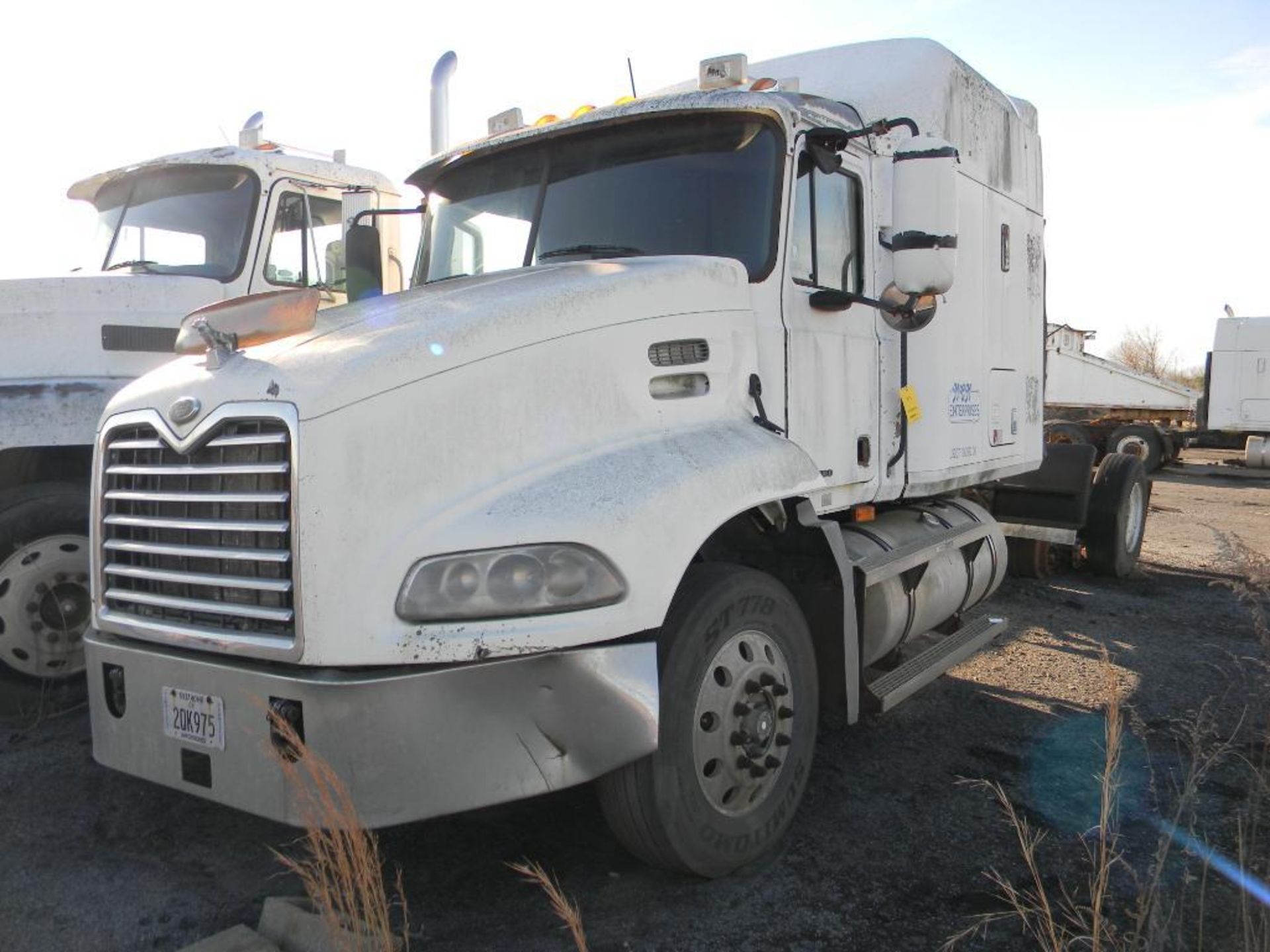 2001 Mack CX-613 Vision T/A Truck Tractor w/ Mack Power, Eaton Fuller 10 Speed Trans., 50 in.