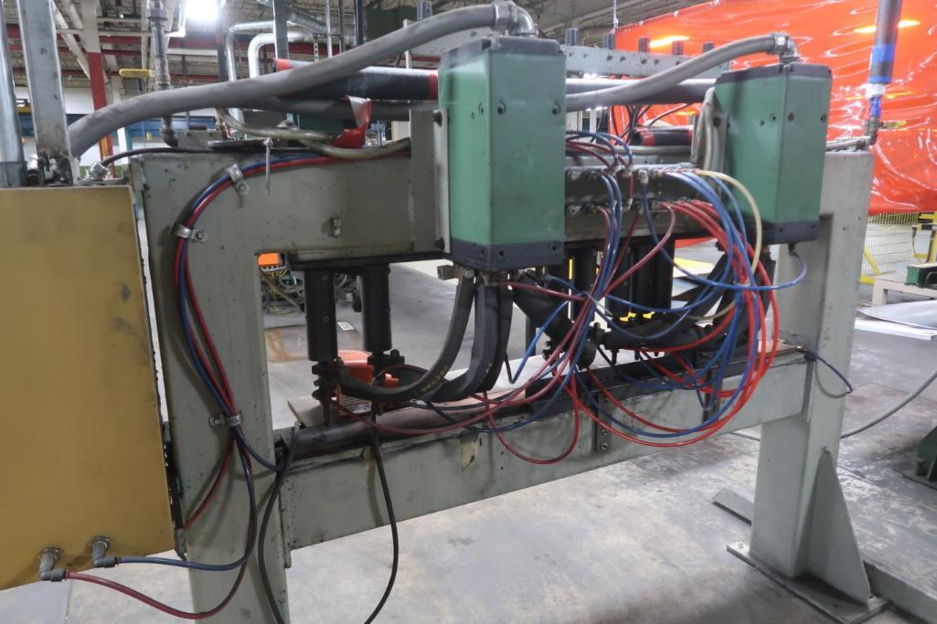 Banner 3 - 70 KVA Straight Line Gang Welder Model X1371, S/N 3075, LOCATION: MAIN PRESS FLOOR - Image 2 of 4