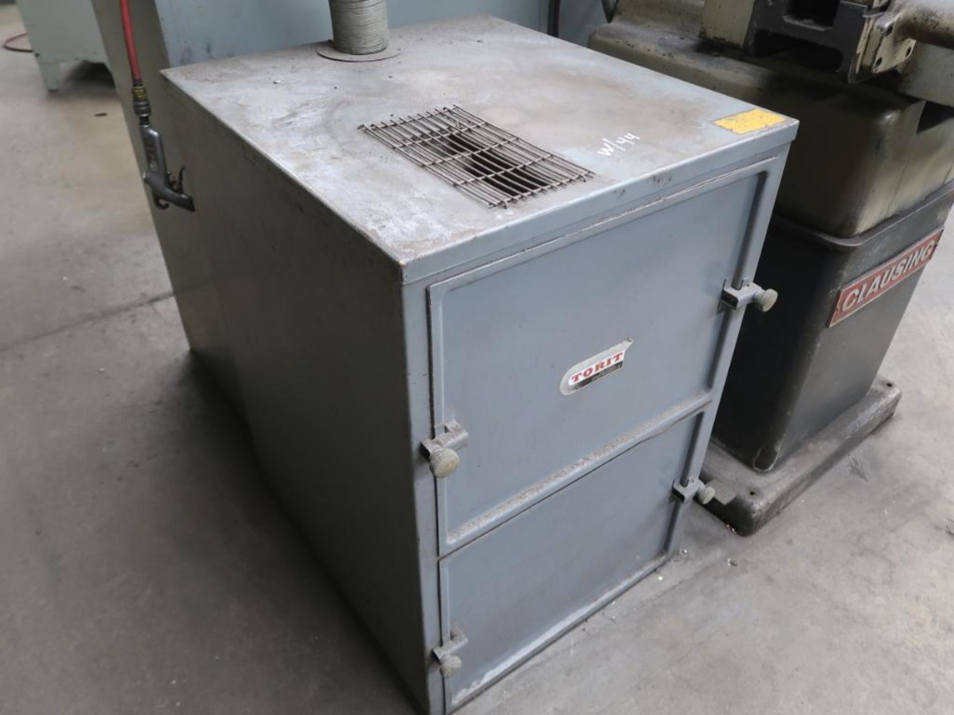 LOT: Clausing 6 in. x 12 in. Surface Grinder Model 4002, S/N 7B-8191, 6 in. x 12 in. Electromagnetic - Image 4 of 6