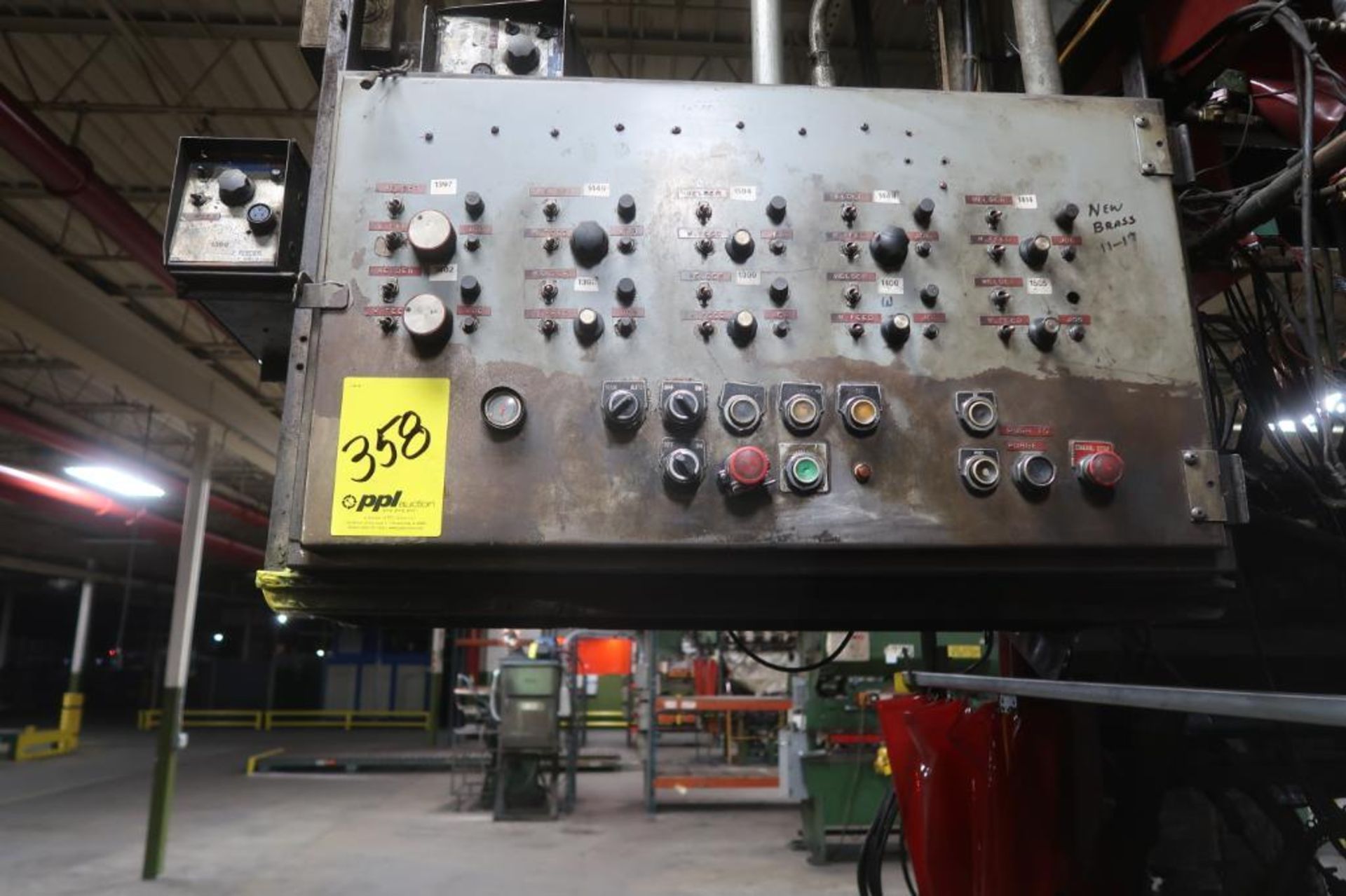LOT: (12) Hobart Welders Model Mega-MIG 300RVS, (12) Hobart Wire Feeds, with Controls, LOCATION: - Image 2 of 6