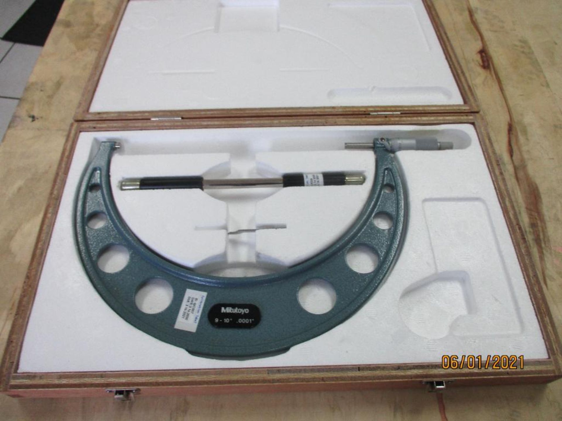 Mitutoyo Micrometer, 9 in. - 10 in. (All inspection eq. is like New and Mostly Certified)