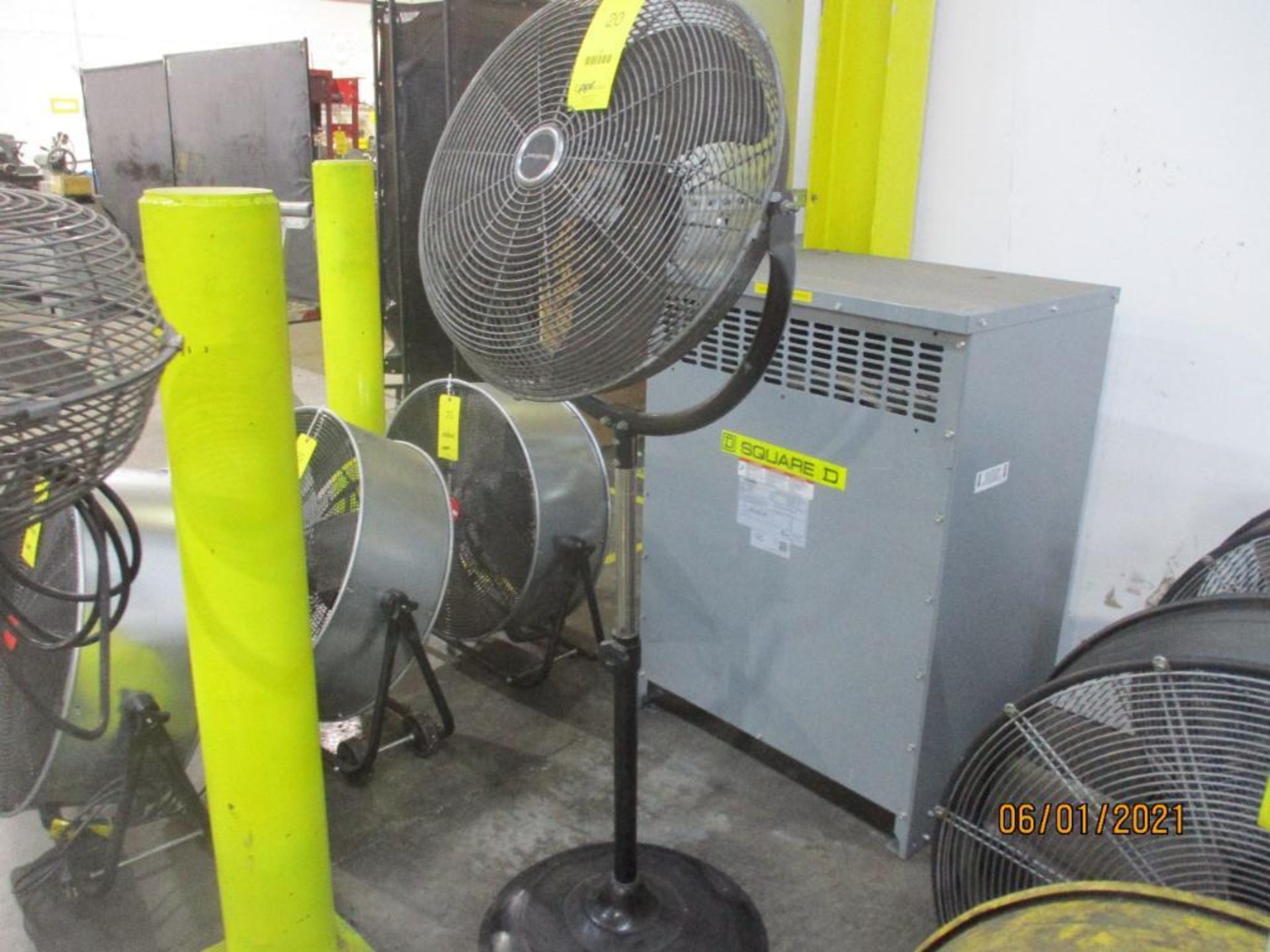 Worksmart Standing Fan, 20 in.