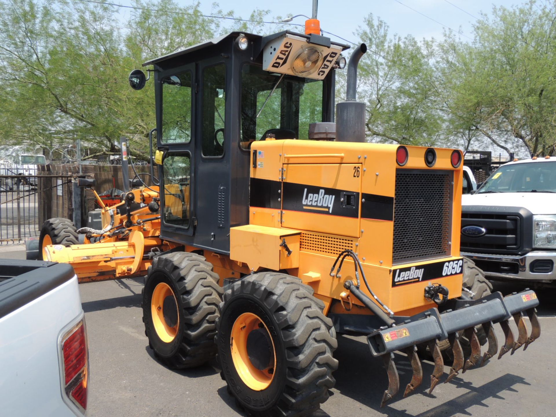 2015 Leeboy 685C Motor Grader, S/N 11909, Rear Ripper w/9-Shank Bar, Includes (5) Shanks, Front - Image 5 of 11