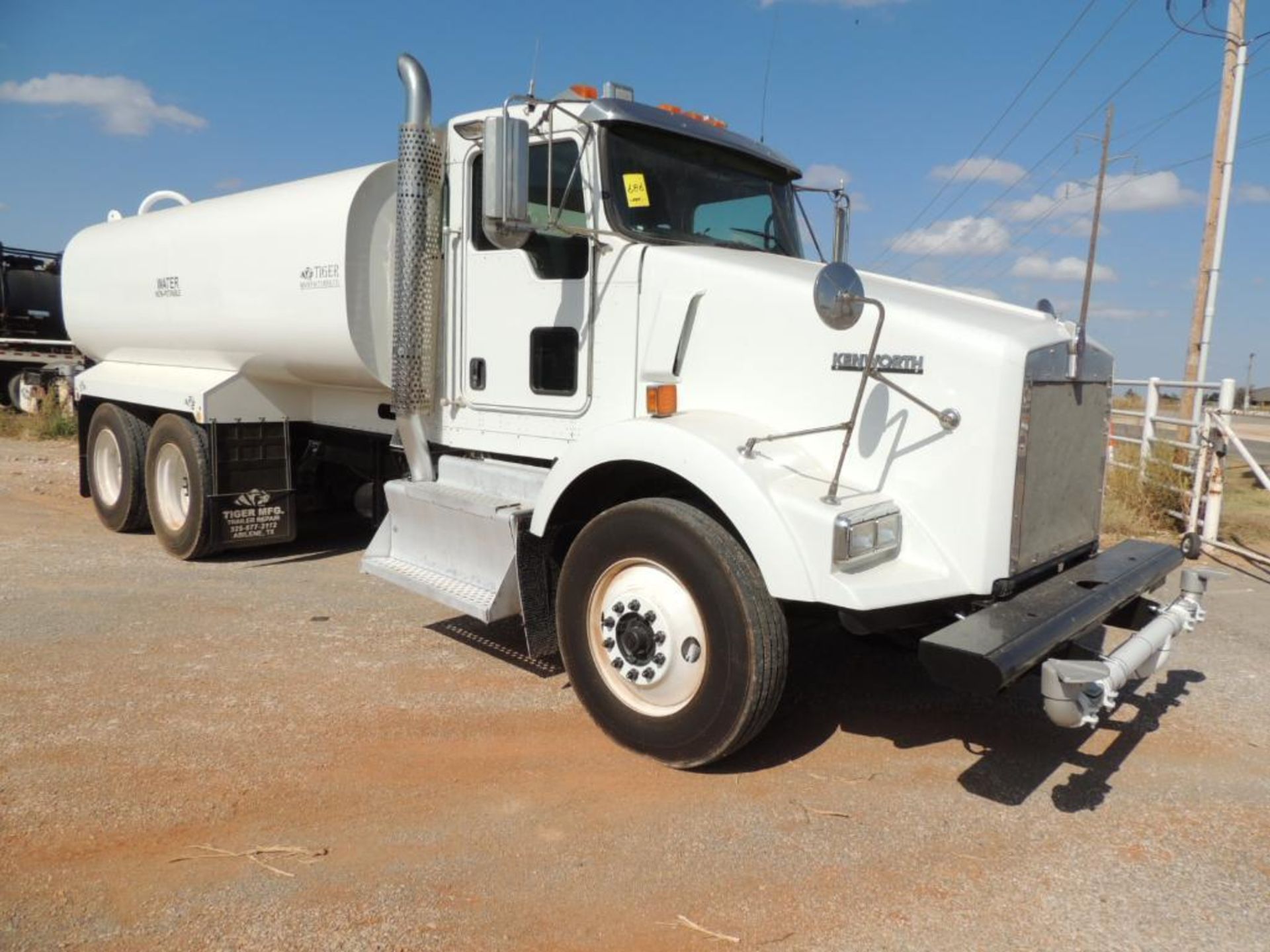 2012 Kenworth T800 Water Truck, VIN # 1XKDD49X5CJ333486, Cummins ISX15/500, Eaton Fuller 10 Spd, 2 - Image 3 of 9