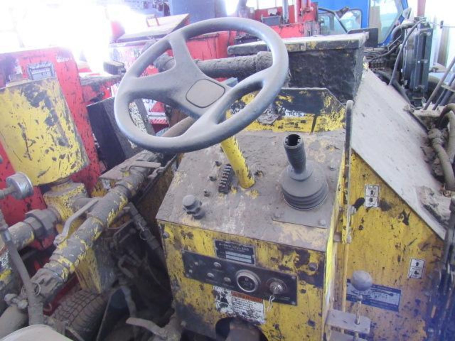 Anders 325RODA Sealcoat Applicator, S/N 325R0DA1505101258, 327 Hours Indicated, LOCATION: 7770 Vent - Image 4 of 7