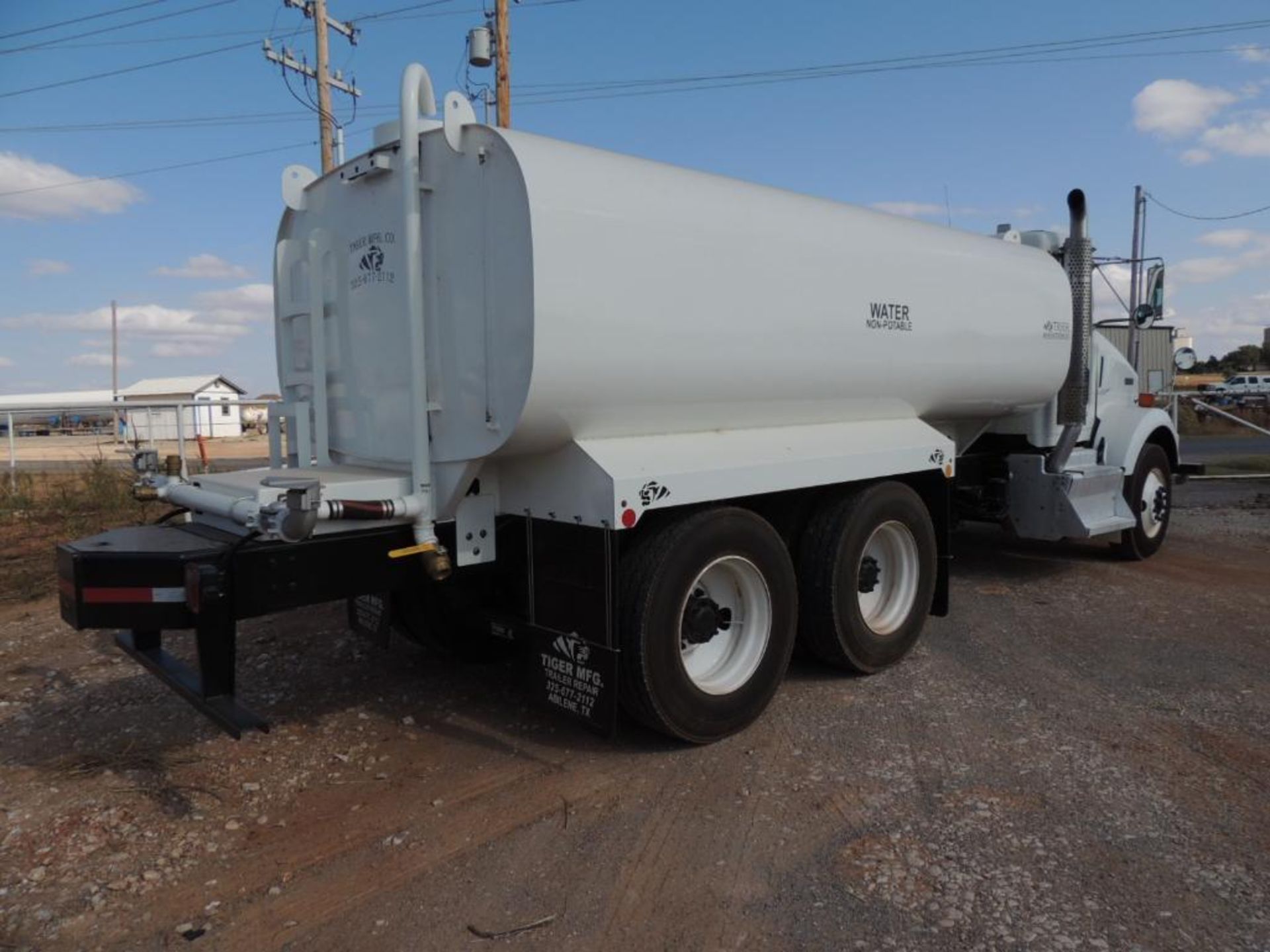 2012 Kenworth T800 Water Truck, VIN # 1XKDD49X5CJ333486, Cummins ISX15/500, Eaton Fuller 10 Spd, 2 - Image 4 of 9