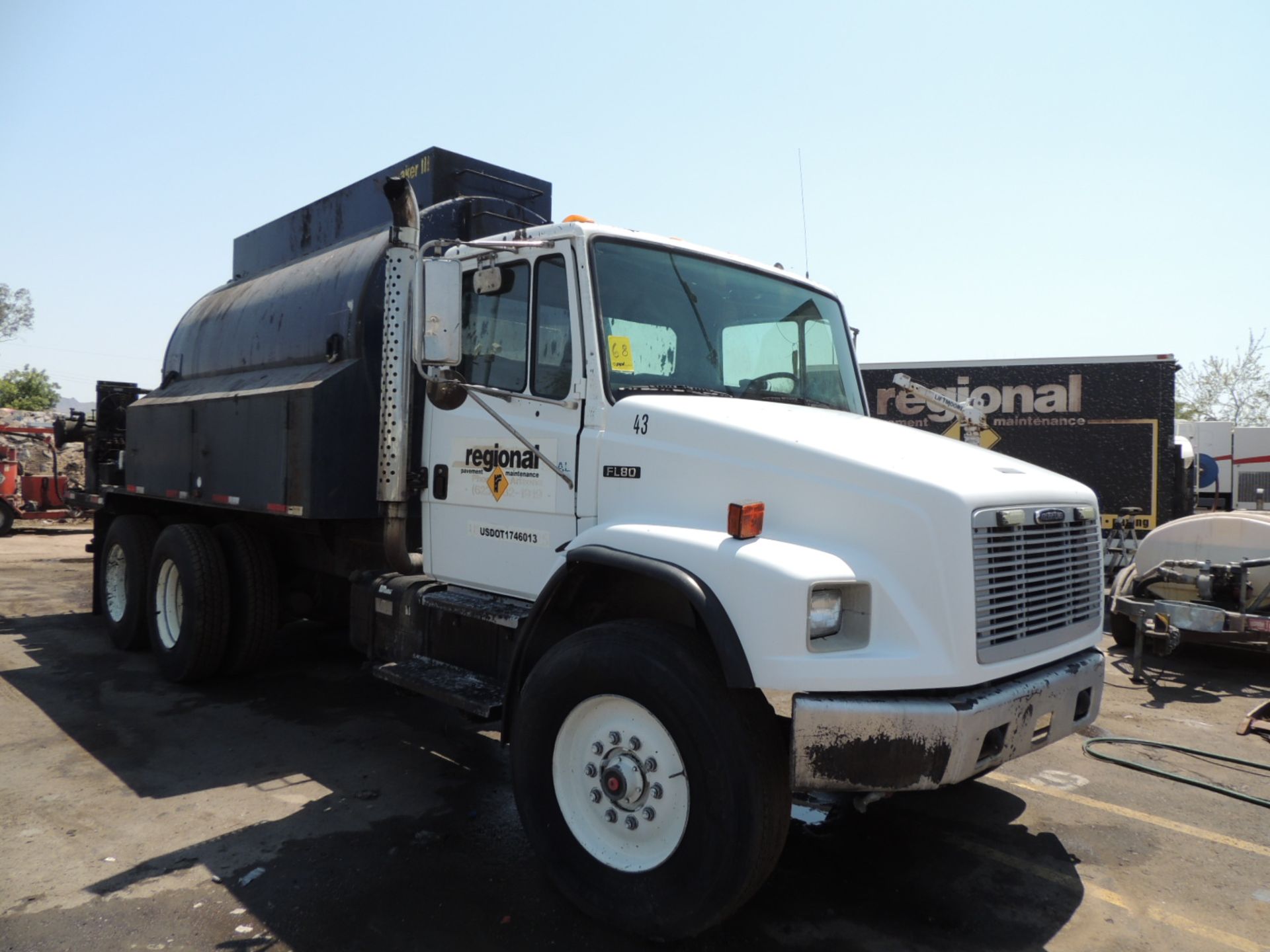 2000 Freightliner T/A w/Raynor Rayn Maker lll Seal Coat Spray System, VIN # 1FVXJLCB41DH36516,