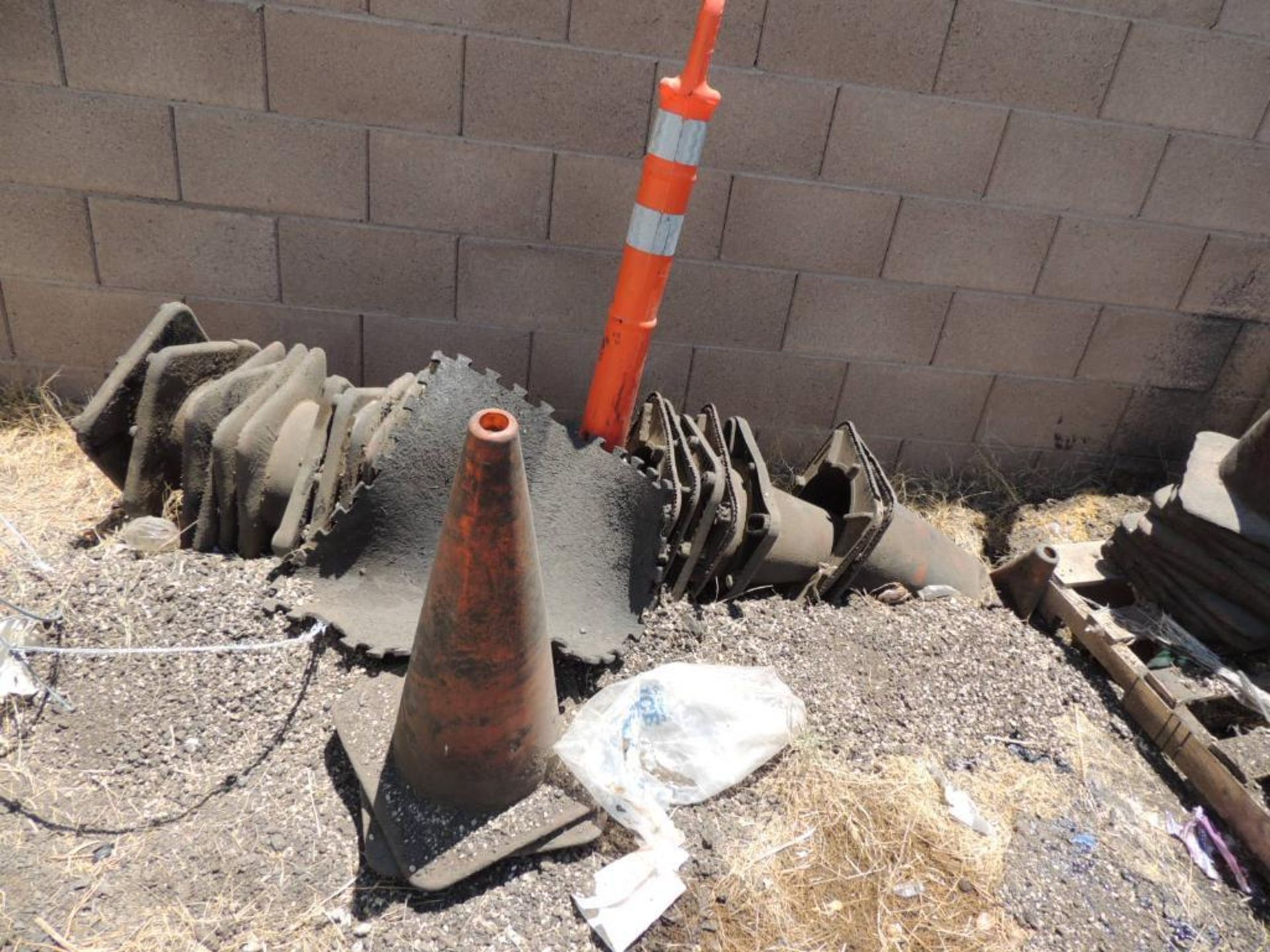 LOT: Misc. Safety Cones (Yard 2), LOCATION: 2435 S. 6th Ave., Phoenix, AZ 85003 - Image 2 of 4