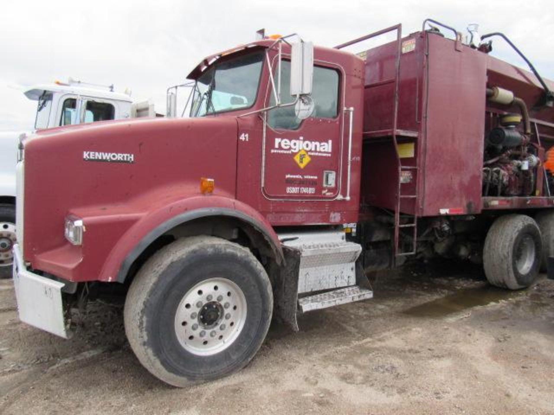 2000 Kenworth T800 Slurry Truck, VIN # 1NKDGGGG00R836250, Automatic Morse 5-Speed Transmission, - Image 3 of 18