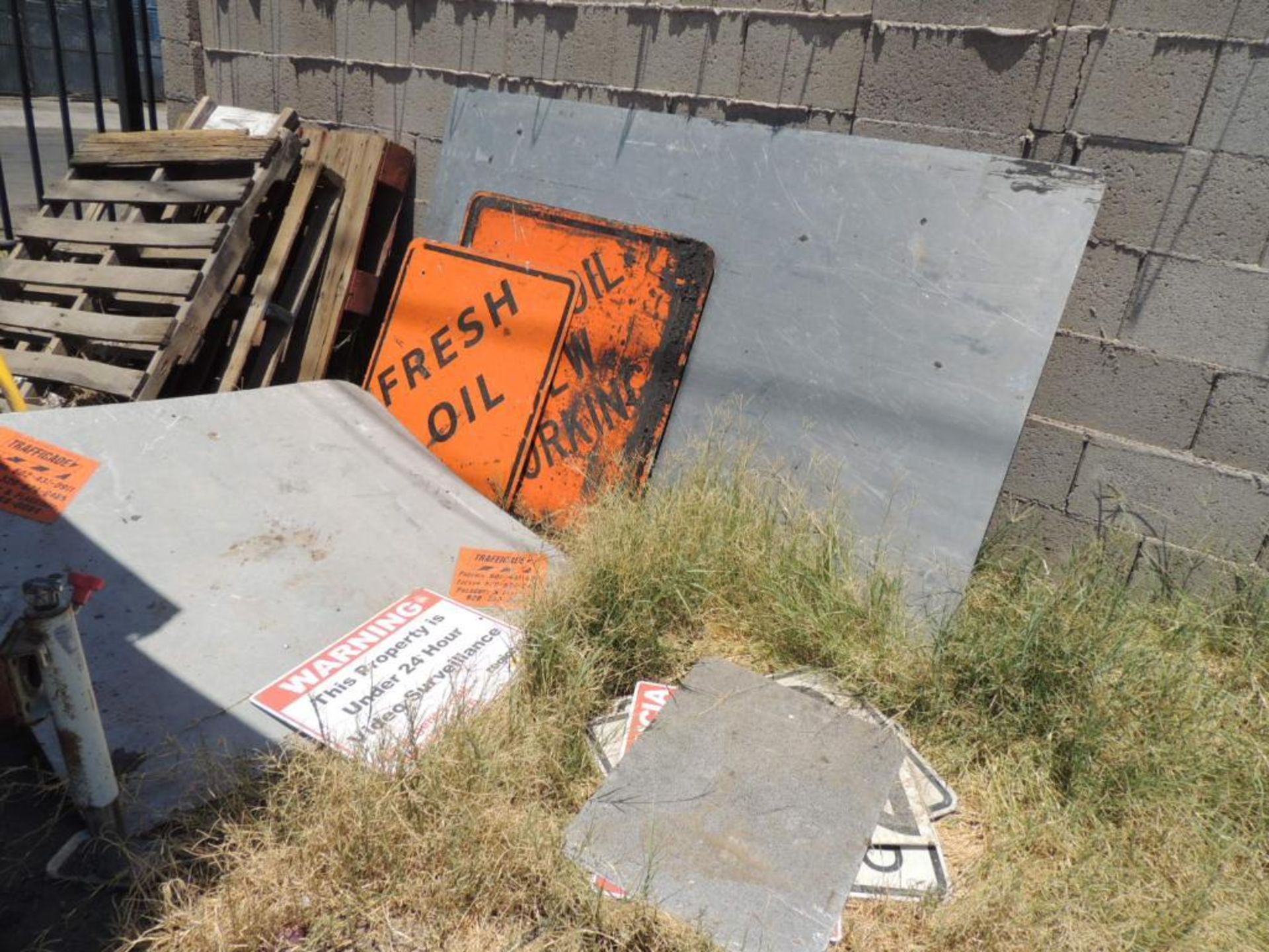 LOT: Misc. Road Signs (Yard 2), LOCATION: 2435 S. 6th Ave., Phoenix, AZ 85003 - Image 3 of 3