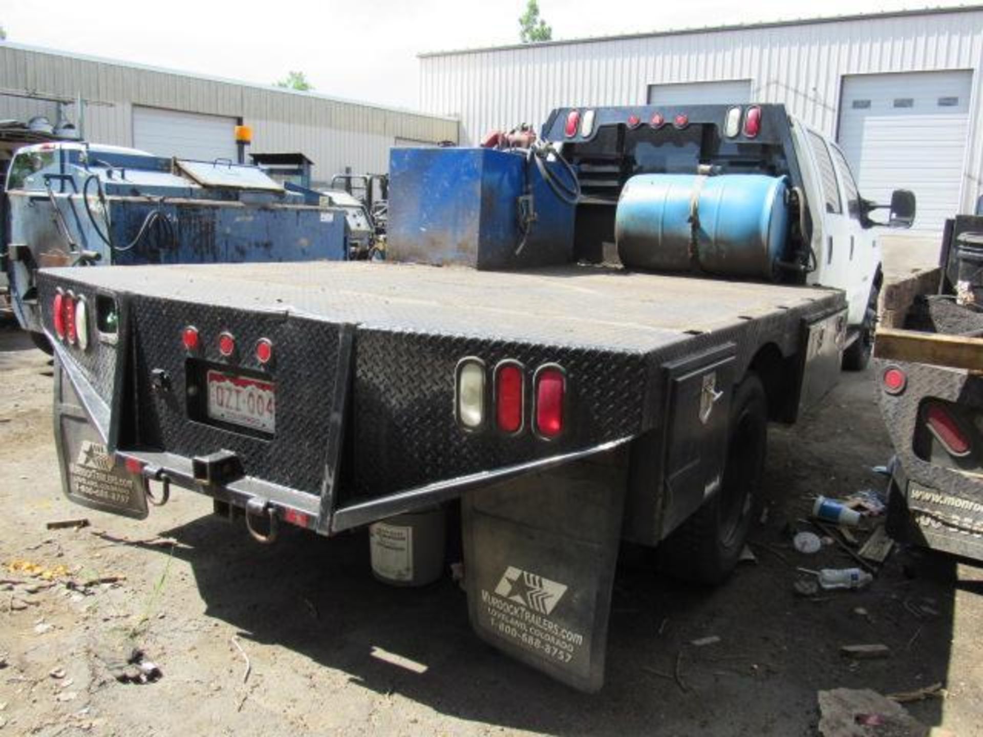 2004 Ford F550 11 ft. Flatbed Superduty 4 x 4, VIN # 1FDAW57PX4EB03420, Crew Cab, Goose Neck - Image 6 of 9