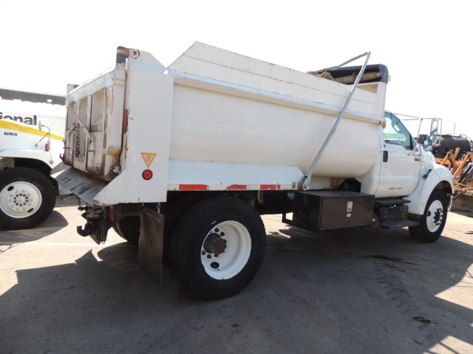 2015 Ford F750 XLT SD S/A 12-Yard Dump Truck 4x2, VIN # 3FRWF7FL2FV744995, Cummins ISB 6.7, Auto - Image 4 of 10