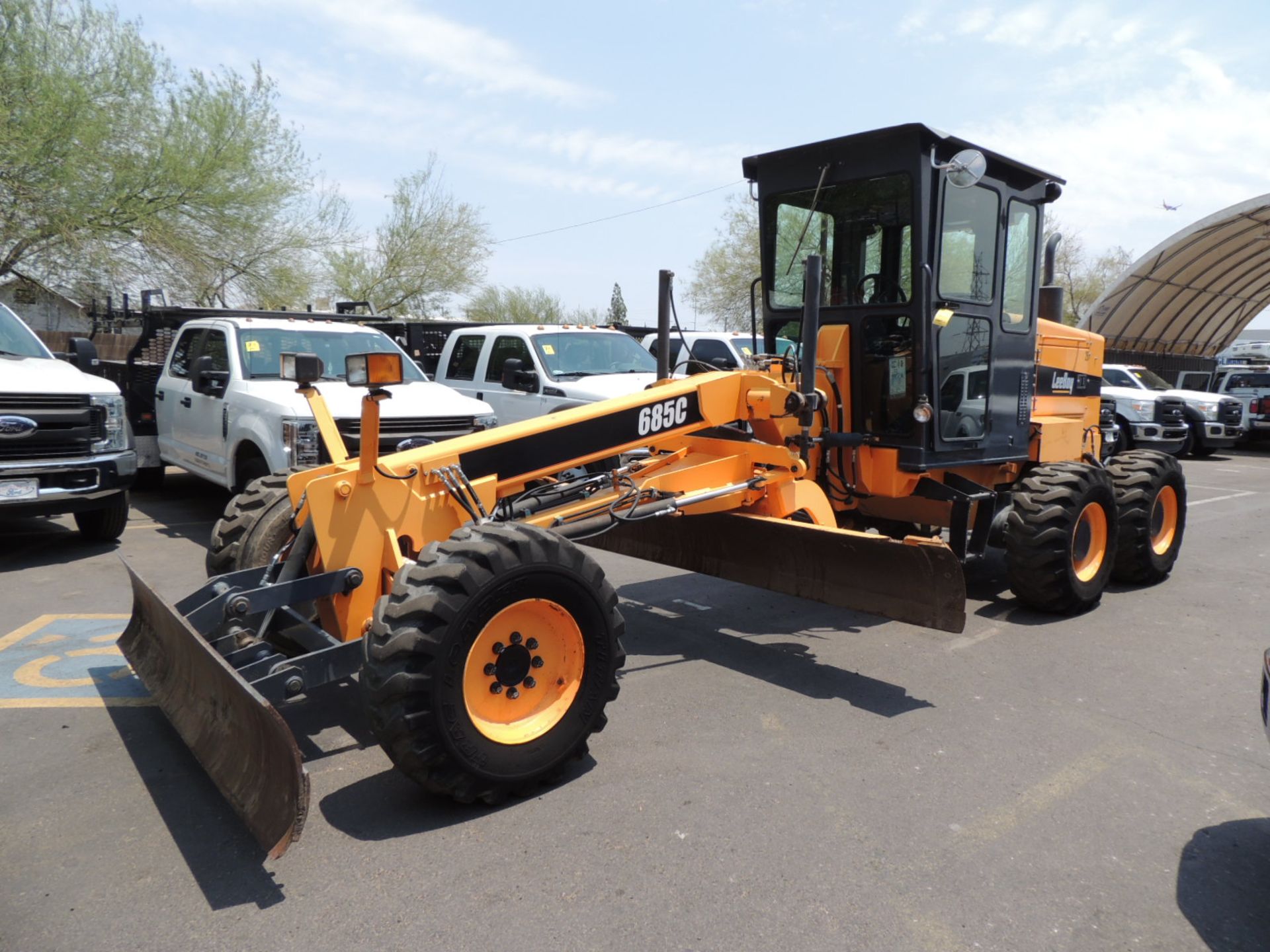 2015 Leeboy 685C Motor Grader, S/N 11909, Rear Ripper w/9-Shank Bar, Includes (5) Shanks, Front