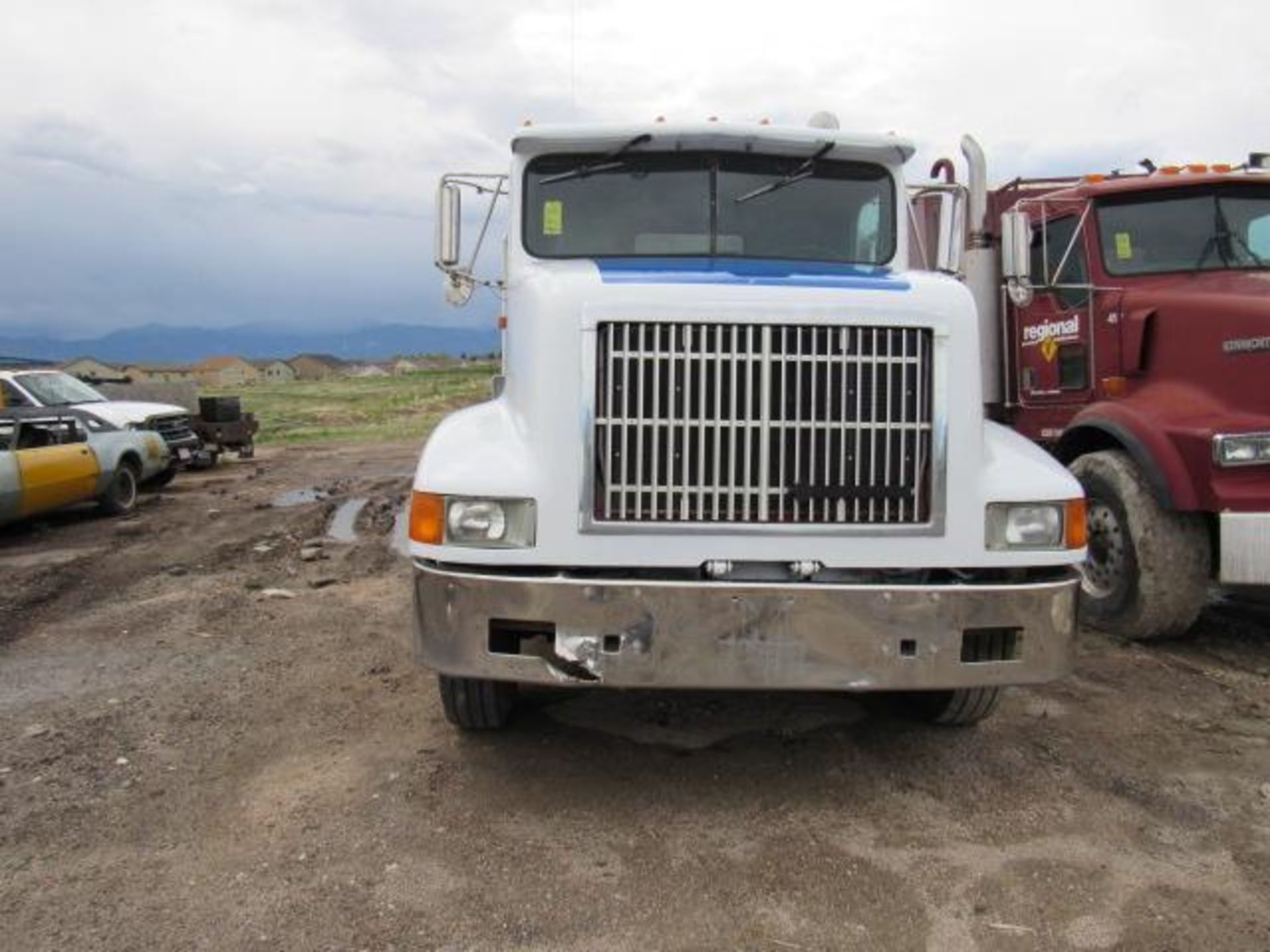 1993 International 9200 Tractor, VIN # 2HSFMA7RXPCO76568, Eaton Fuller Manual Transmission, - Image 2 of 12