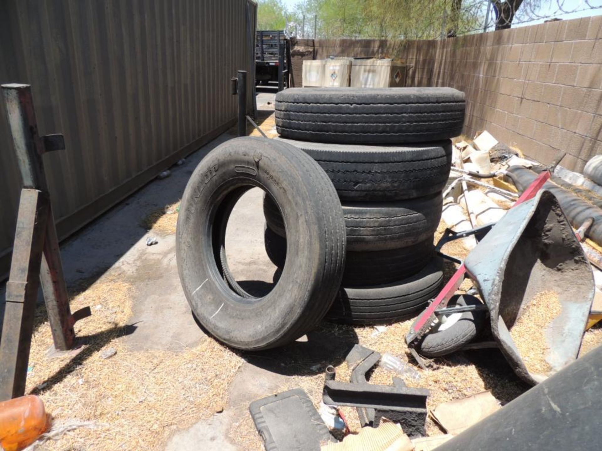 LOT: Misc. Rims and Tires, LOCATION: 2435 S. 6th Ave., Phoenix, AZ 85003 - Image 4 of 4