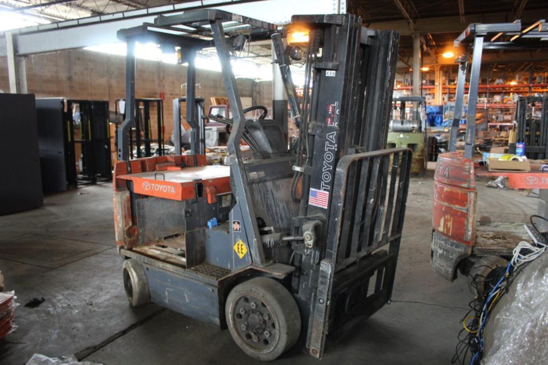 Toyota Electric Fork Lift Model 30-7FBCU25, Side Shifter, 4400 lb. Capacity, Triple Mast 189 in. - Image 2 of 4