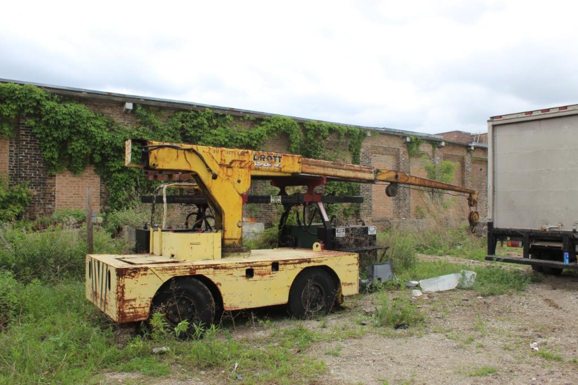 Drott Go-Devil, 6,000 lbs. Carry Deck Crane, 4850 Indicated Hours, (Located at 900 Oak Street, - Image 2 of 10