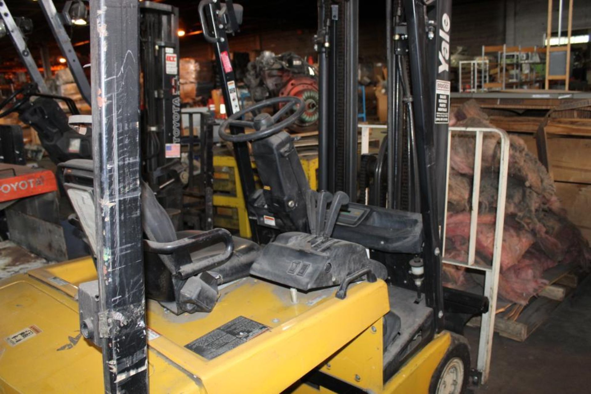 Yale 3 Wheel Electric Forklift Model ERP030TGN36TE078, Side Shifter, 2900 lb. Capacity, Triple - Image 3 of 5