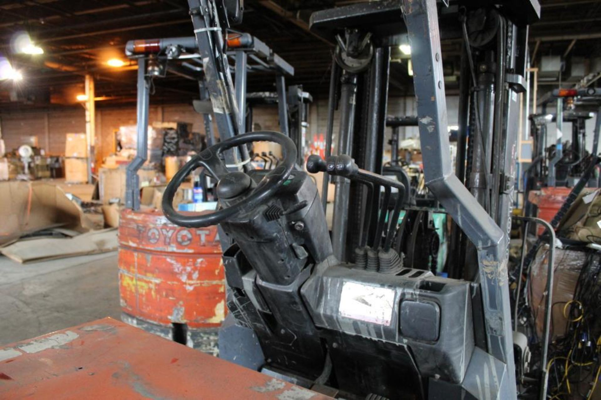 Toyota Electric Fork Lift Model 30-7FBCU25, Side Shifter, 4400 lb. Capacity, Triple Mast 189 in. - Image 3 of 4