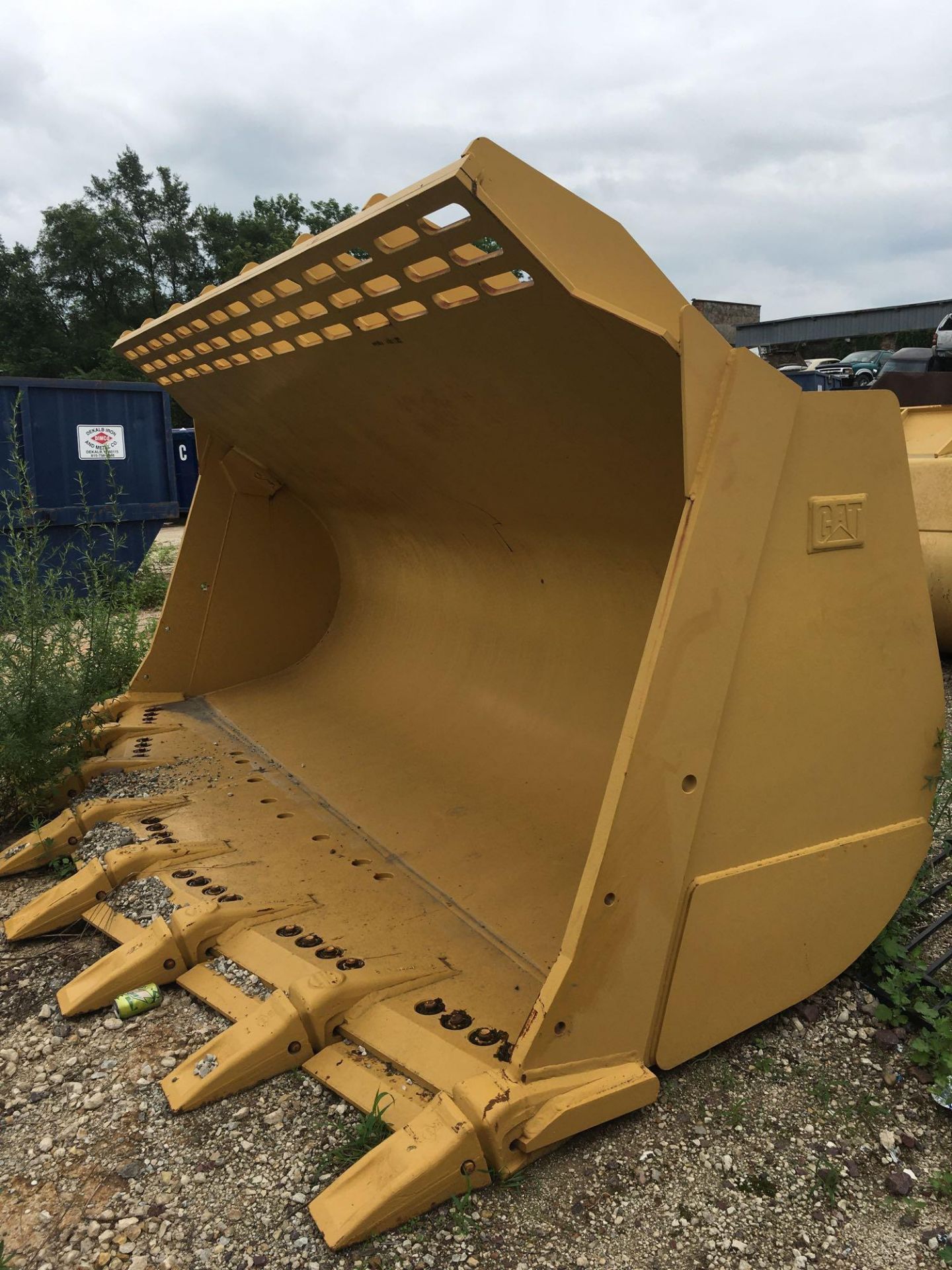 Caterpillar General Purpose Bucket, 170 in. (est.) W, 8 Teeth, CAT990 J550 - Image 2 of 6