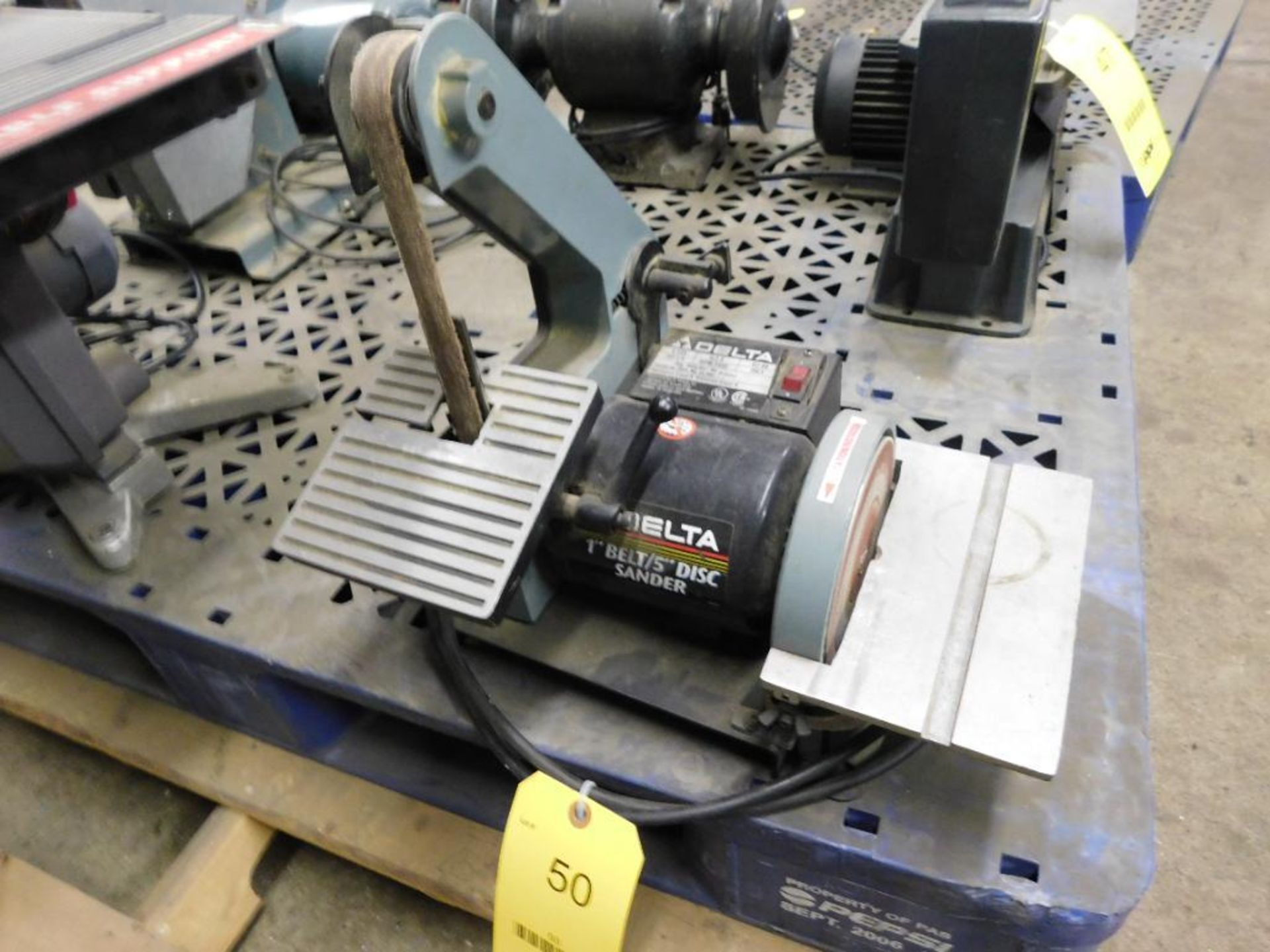 Delta 1 in. Belt / 5 in. Disc Sander (LOCATION: 520 DRESDEN ST., KALKASKA, MI 49646)